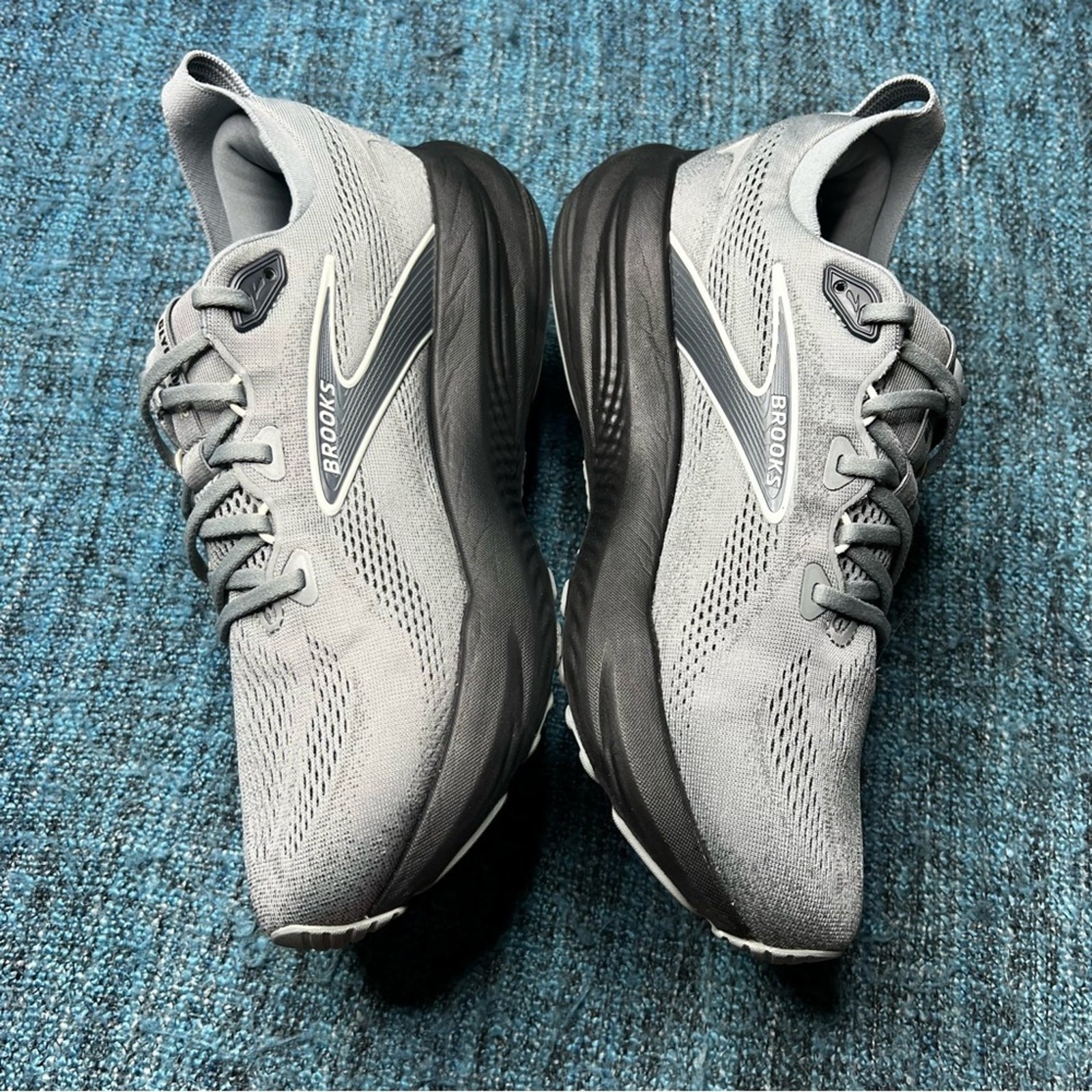 Brooks Glycerin 22 Running Shoes in Primer Grey Ebony Men’s Size 9.5 WIDE 2E