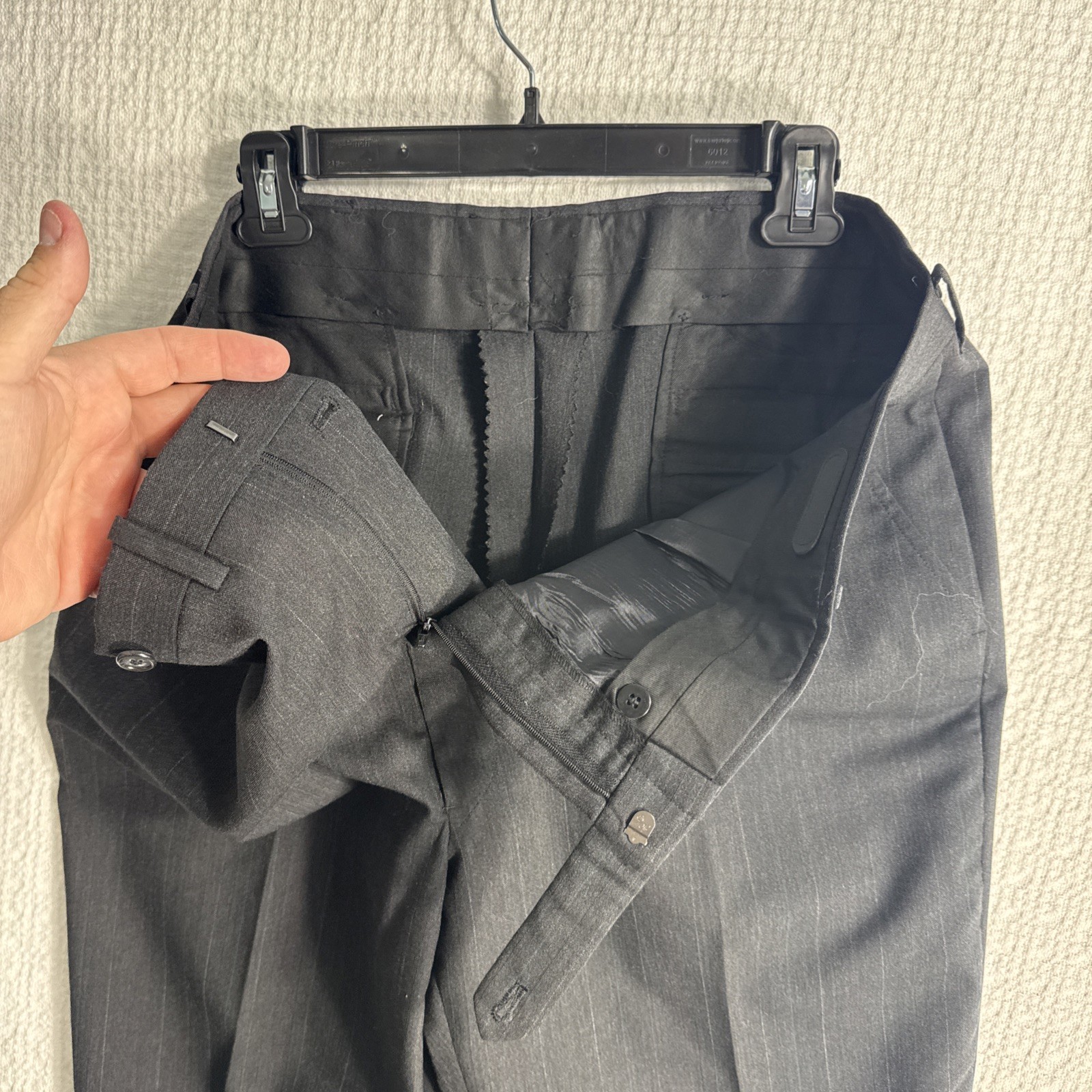 Vintage Hart Schaffner Marx 44R Relaxed Charcoal Pinstripe 2-Piece Suit 39×27
