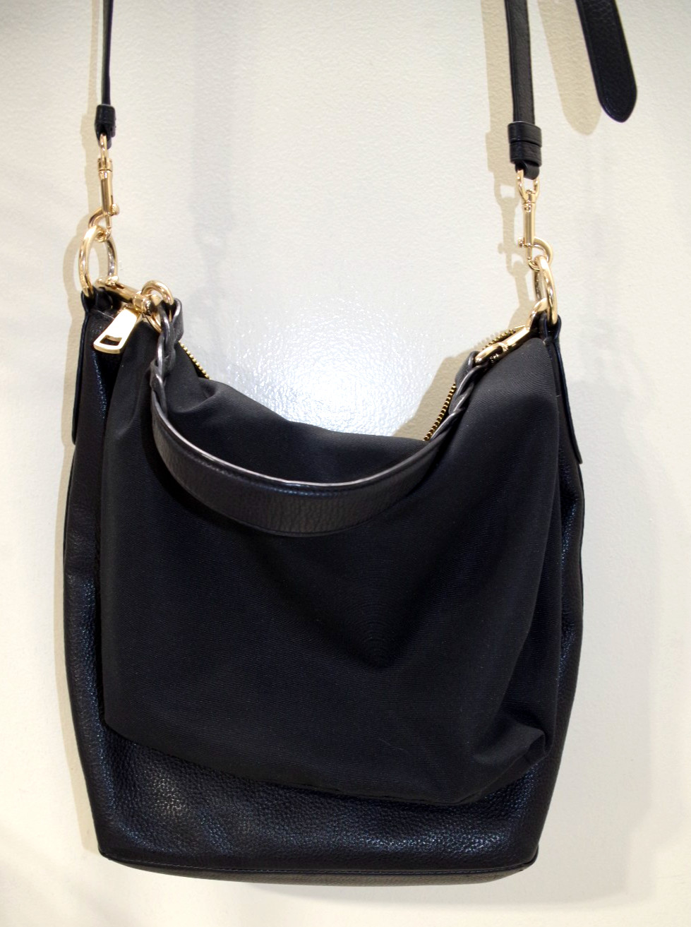 P3 COACH Bag Black Abby Duffle Pebbled Leather Gold Zip Black Double Straps