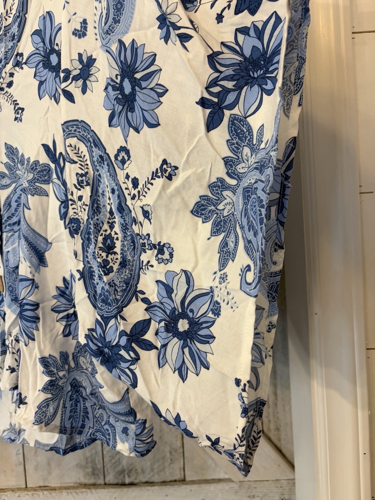 Unique Spectrum Blue White Floral V Neck Blouse Boho Flowy Top NWT Size Small