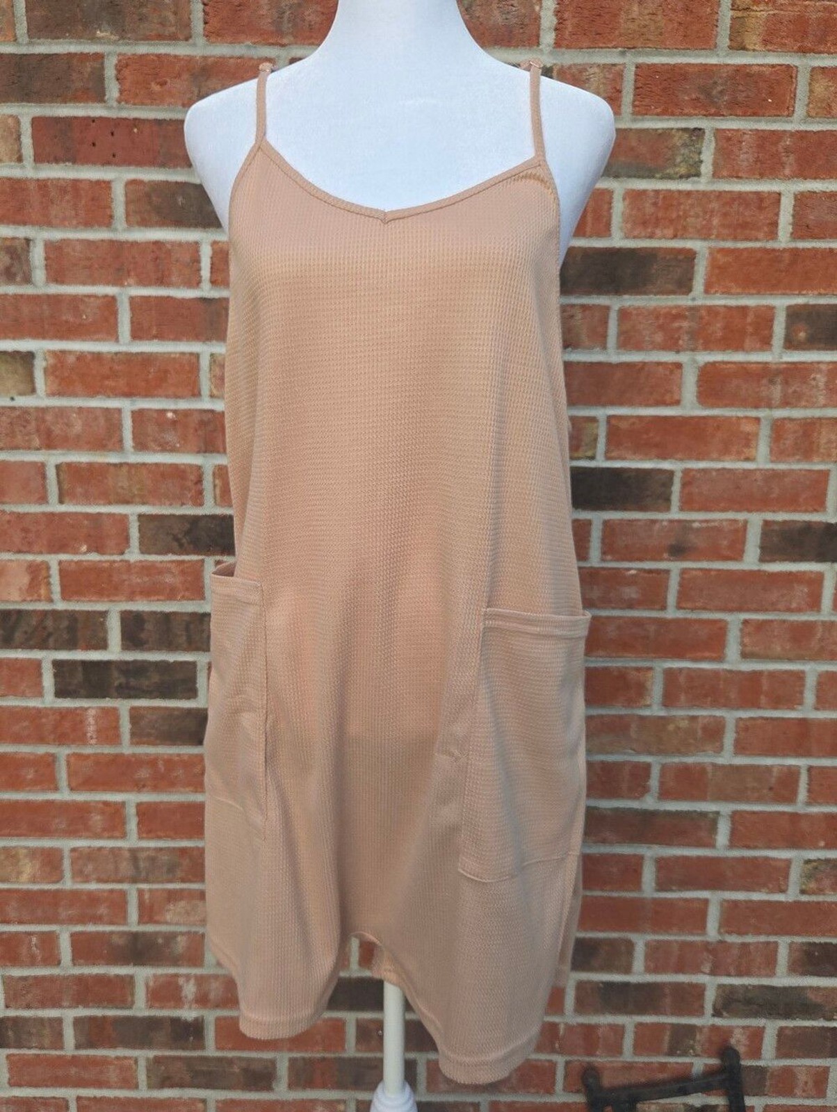 Sodtau Beige Waffle Knit Romper Oversized Slouchy Cami Shortalls Pockets Large