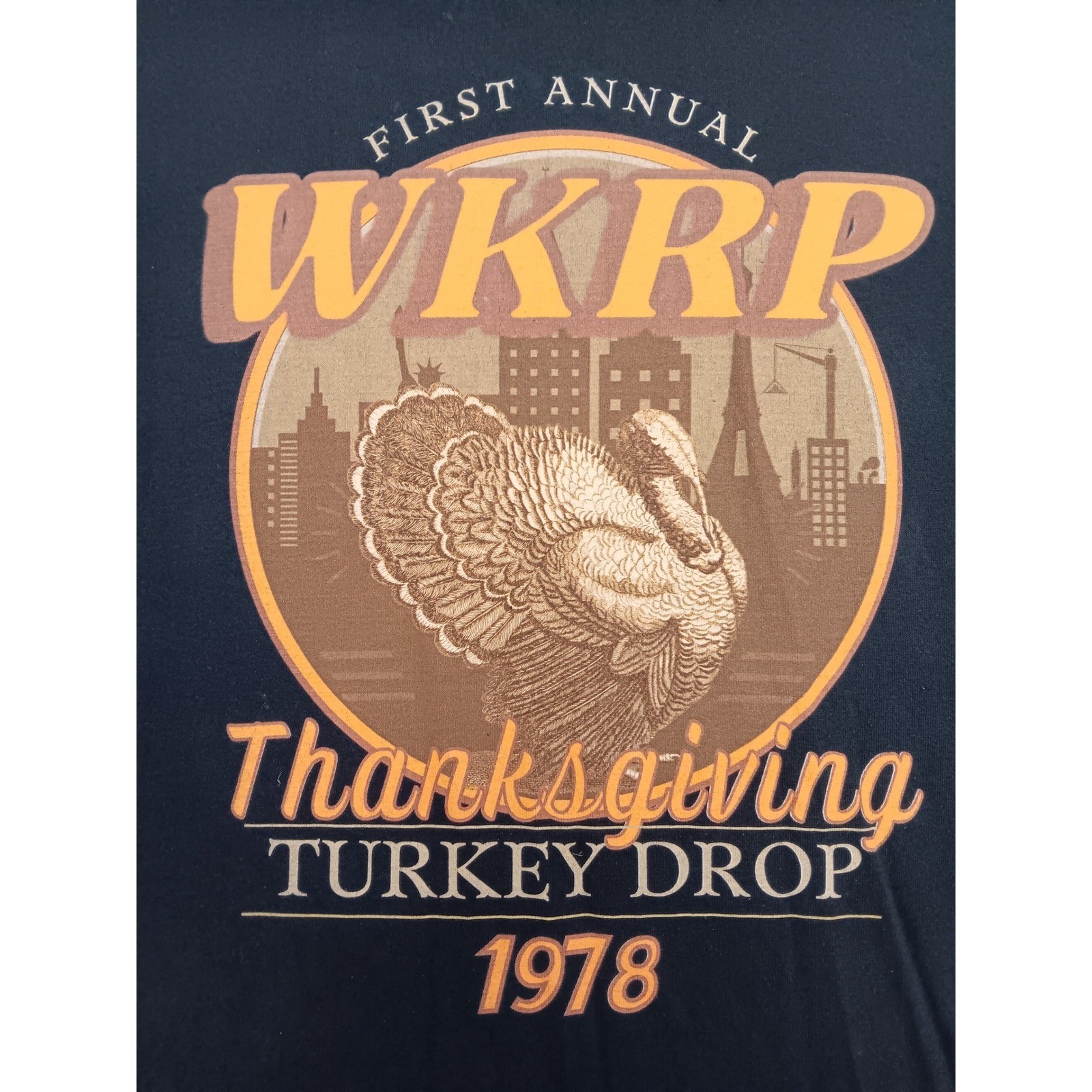 Gildan WKRP Thanksgiving Turkey Drop 1978 Black Graphic T-Shirt Mens Large L