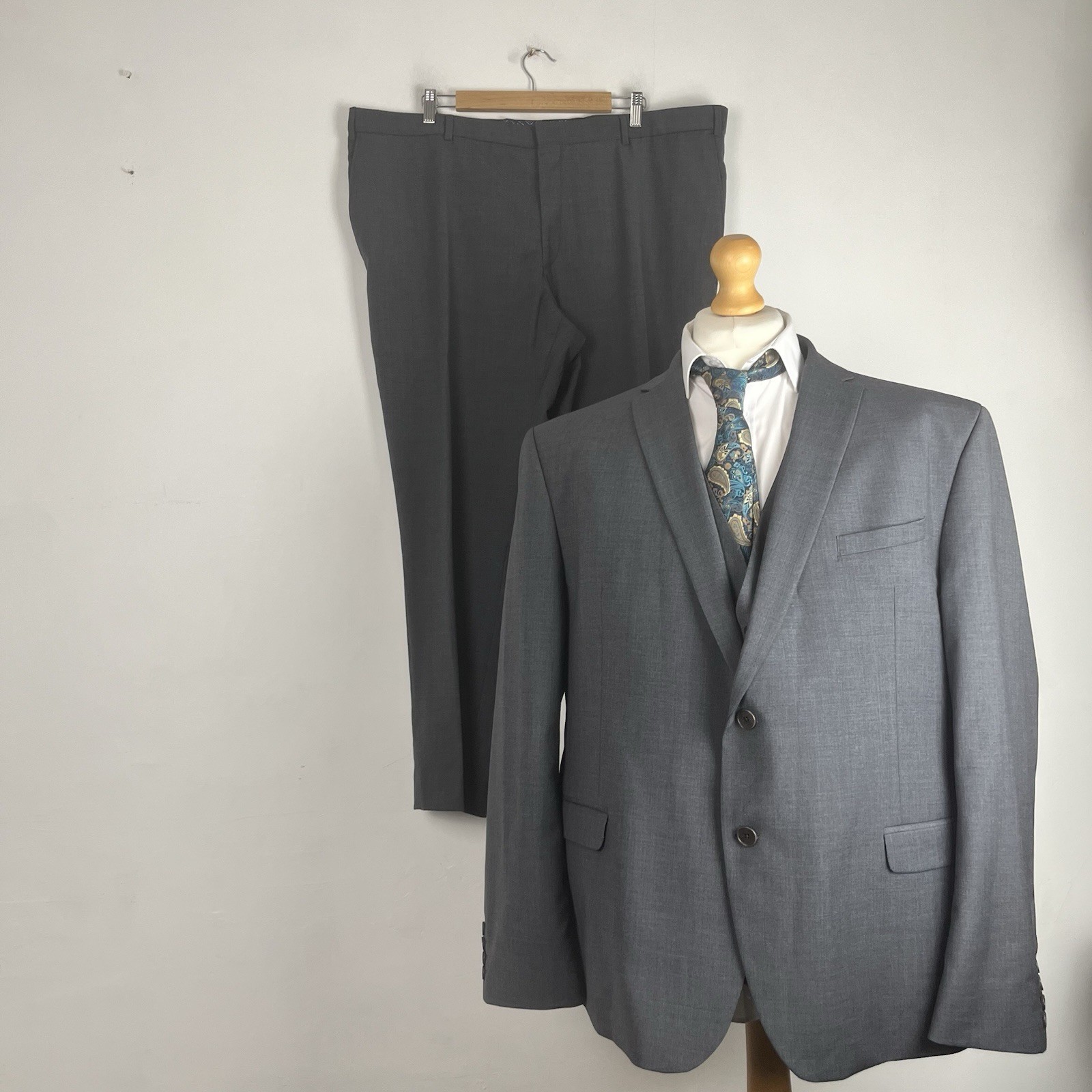 Ted Baker 3 Piece Suit Men’s Dark Grey 50S Jacket 44W 29L Trousers Slim Fit
