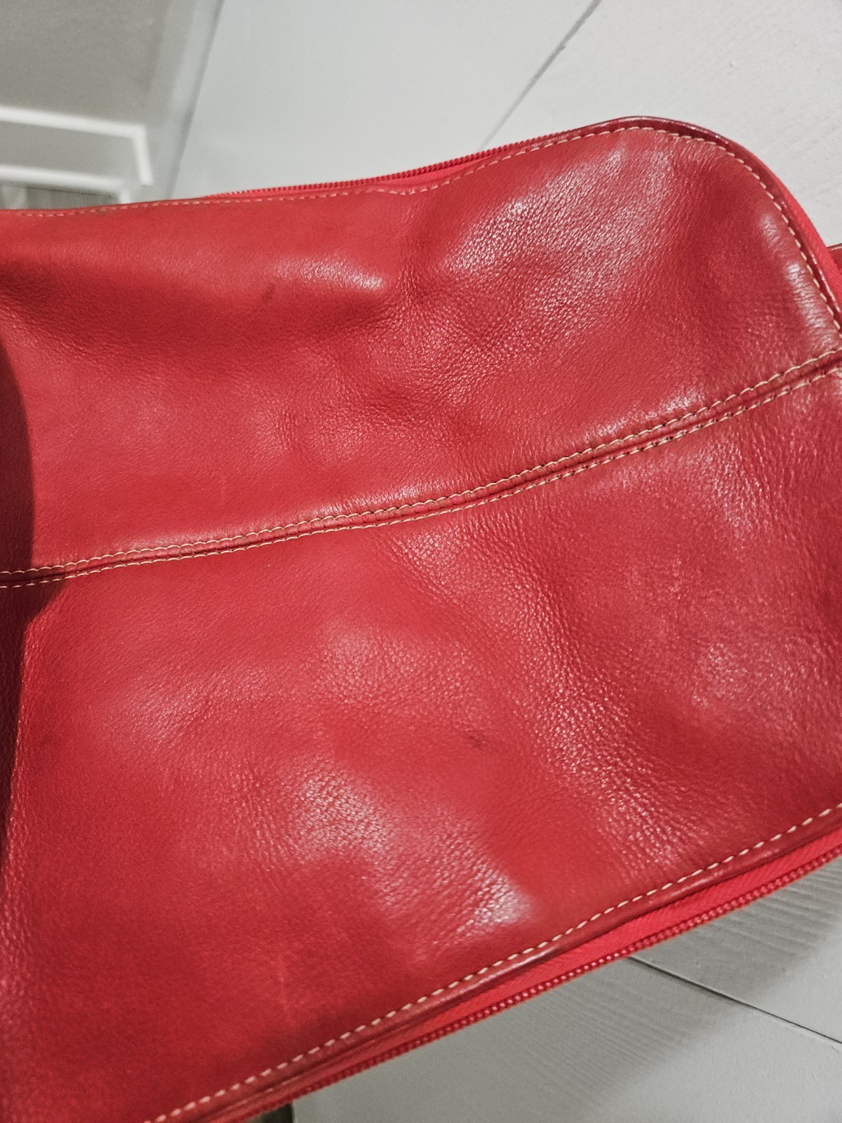 Le Donne Red Full Grain Cow Leather Full-Zip-Around Small Sling Backpack