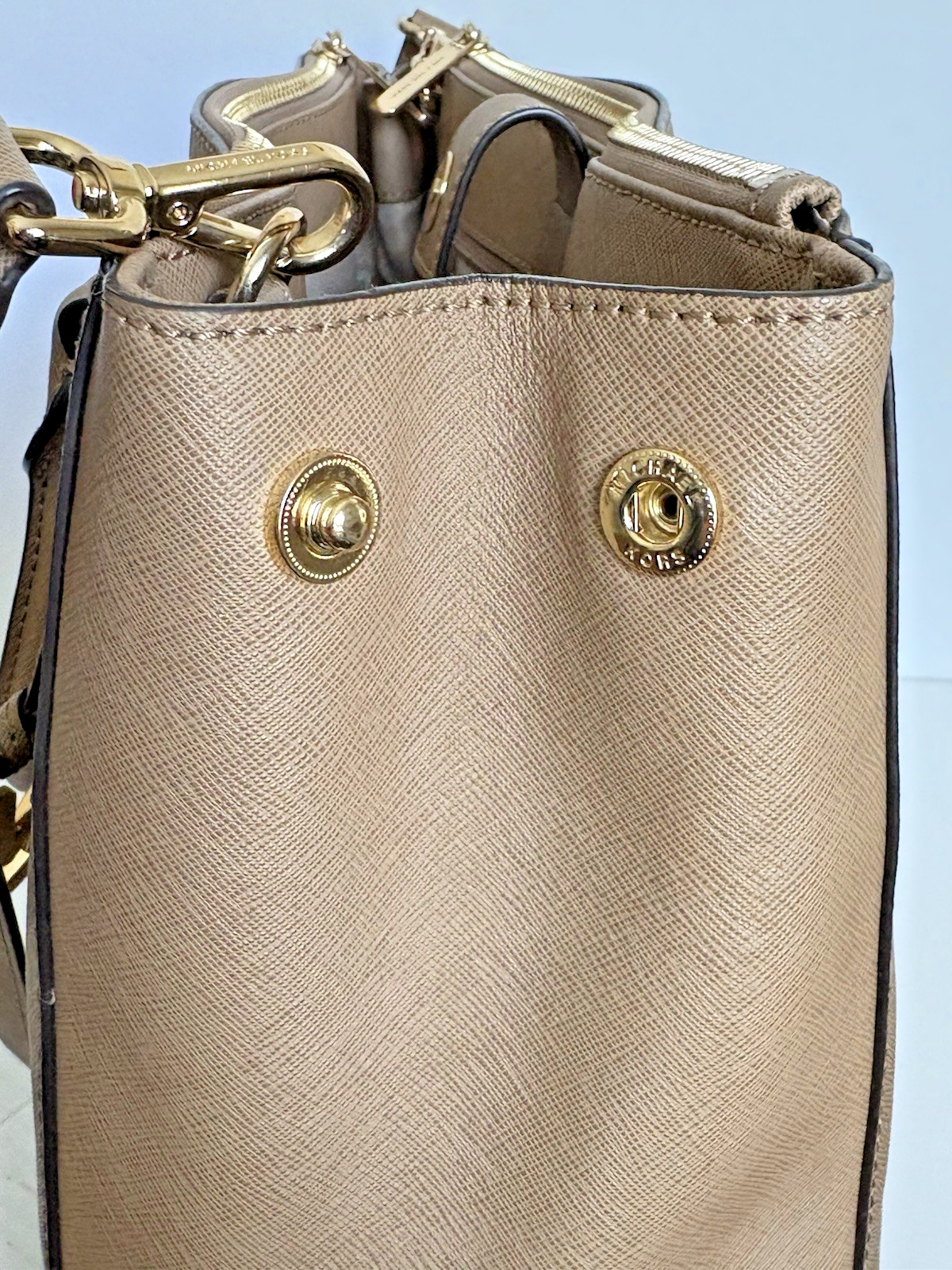 Michael Kors Savannah Saffiano Leather Large Handbag Excellent W Dust Cover Tan