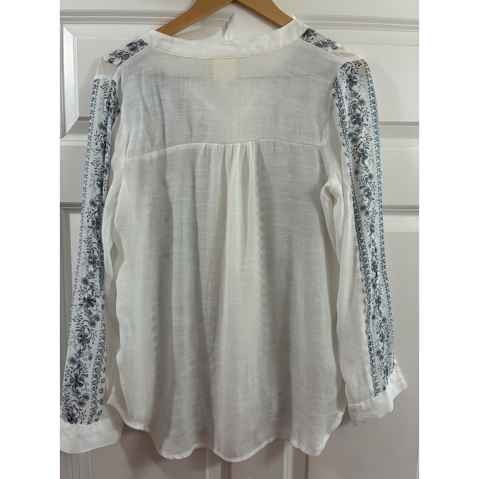 Fig and Flower White Blue Floral Stripe Button Down Blouse Petite L JIM3092PC