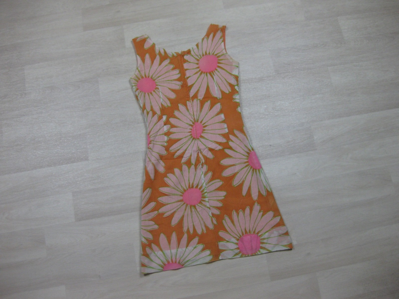 Vintage 60s Mini Sheath Shift Dress (S) Daisy Flower MOD Groovy Orange Pink