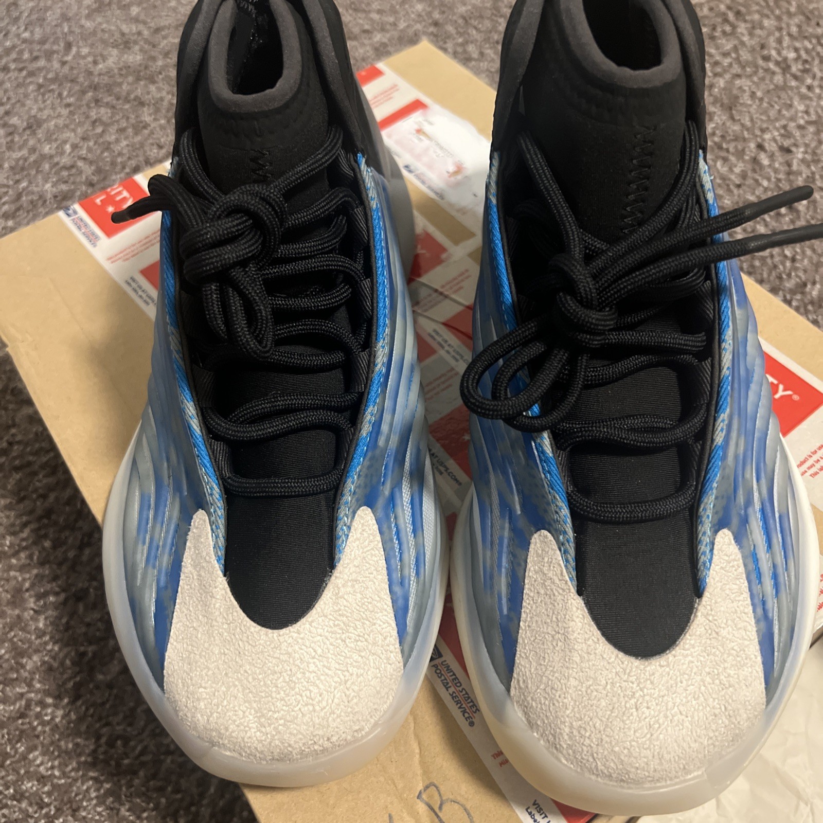 Size 9.5 – adidas Yeezy Quantum Frozen Blue
