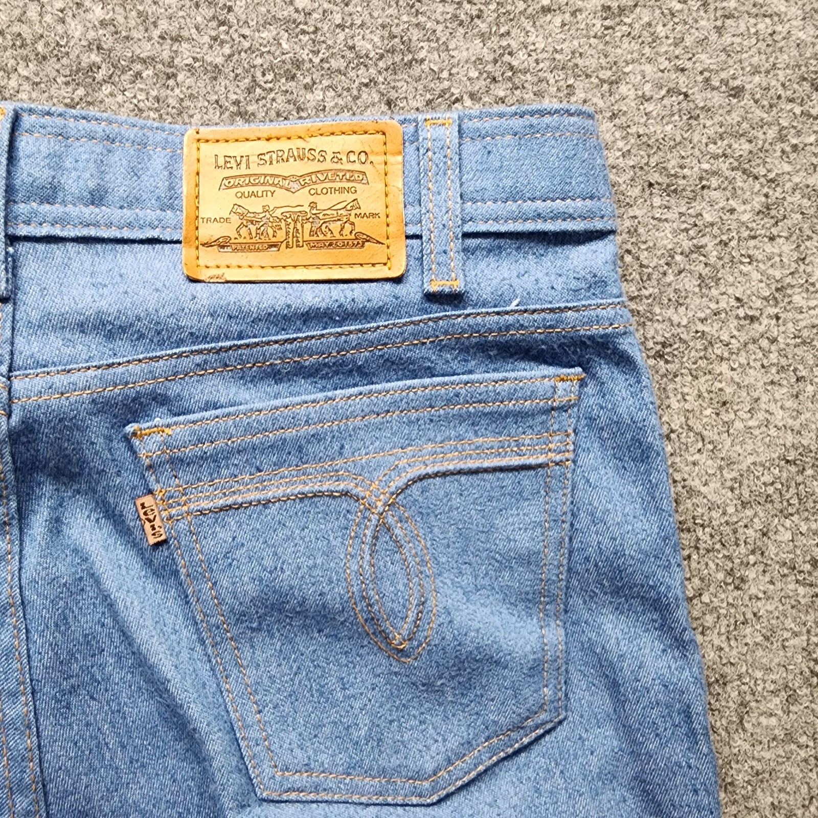 Vintage 70s Levis Light Wash Mens Boot Cut Denim Jeans Brown Leather Tab 34X29