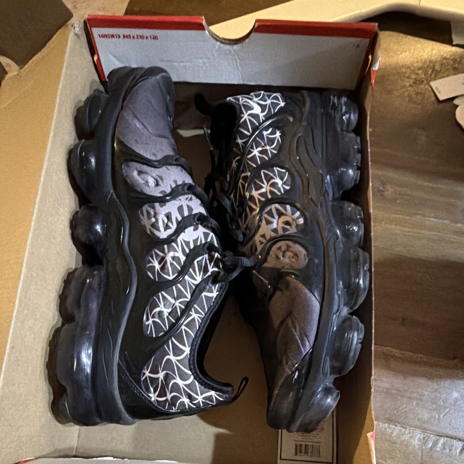 Nike Air VaporMax Plus Men Black/White “Geometric” Low Top Sneakers 924453-017
