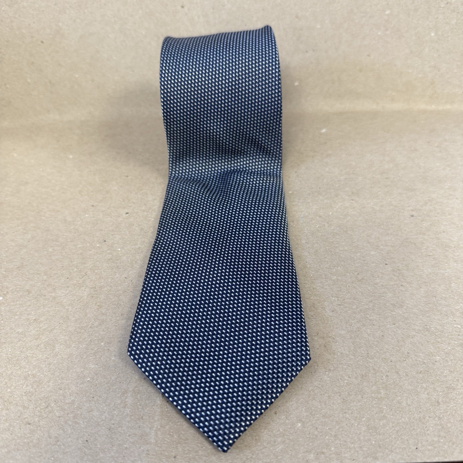 MICHAEL KORS MK Blue Textured Pattern Neck Tie Classic Length 57″-60. 100% Silk