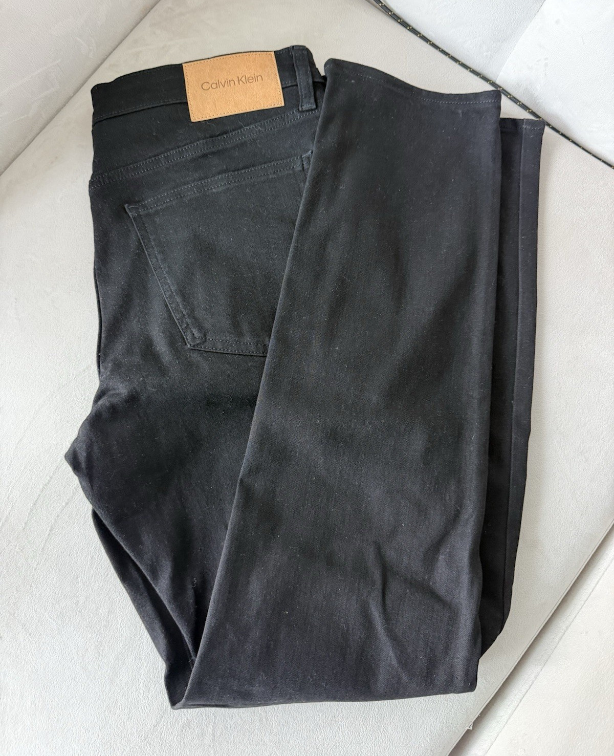 Calvin Klein Men’s Slim Fit Black Solid Denim Jeans Logo Accent Regular Size