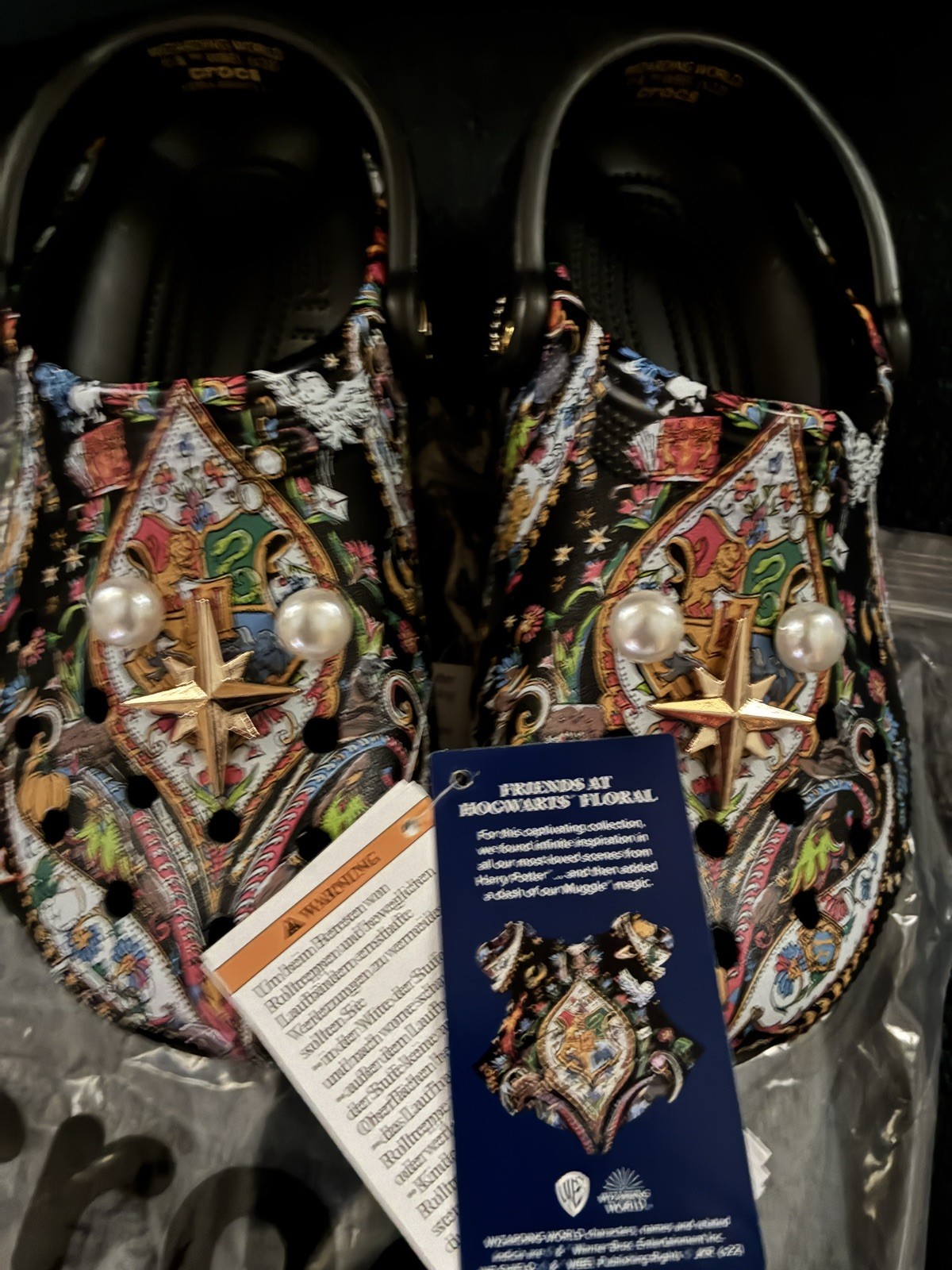 New Harry Potter Vera Bradley Crocs Hogwarts Paisley Crocs M-4 W6 W Jibbitz/bag