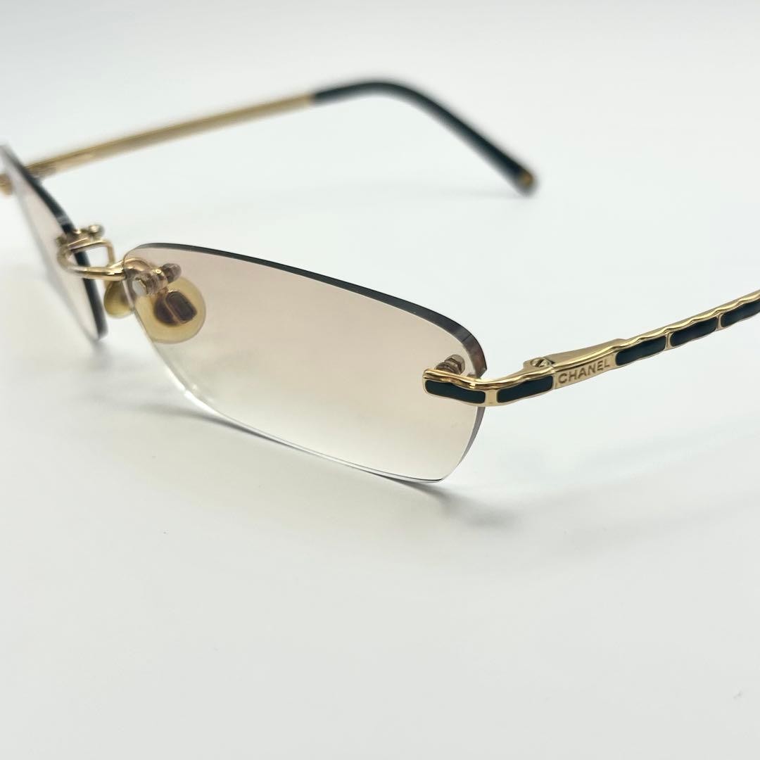 CHANEL 2072 Matelassé Sunglasses Rimless Two-Point Design lightweight appearance
