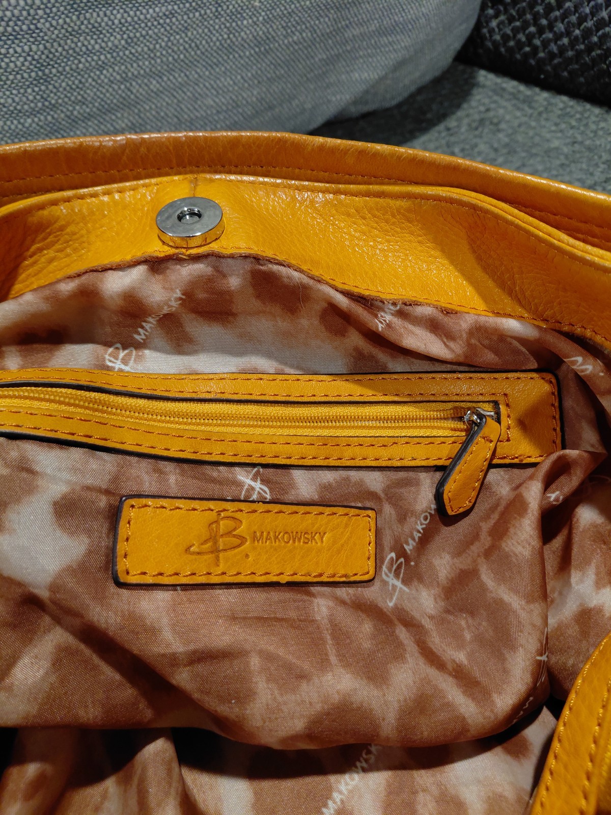 B MAKOWSKY citrus Orange Leather Hobo Bag EUC