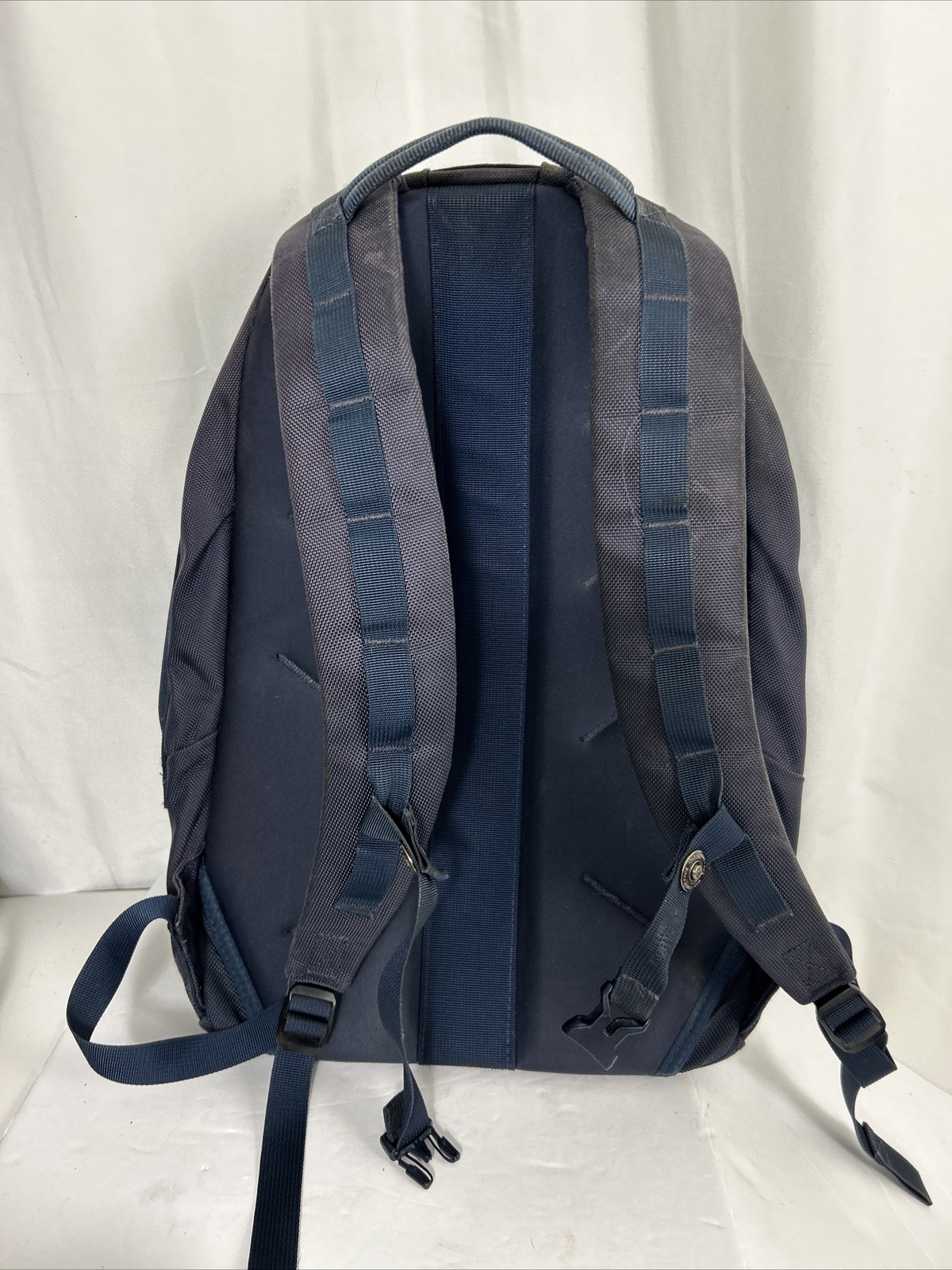 The North Face Lineage 20L backpack book bag navy used Flaw Small Rip On Side