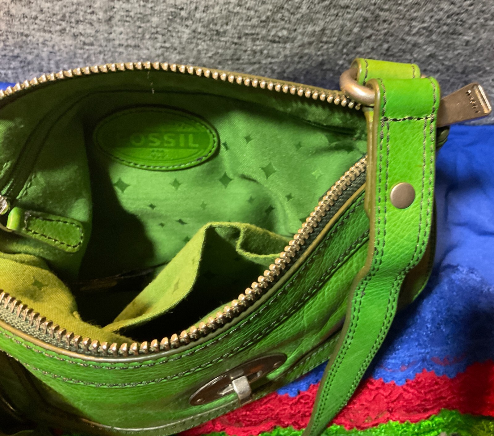 Fossil Marlowe Kelly Green Pebble Leather Credit Card Turn Lock Zip Crossbody