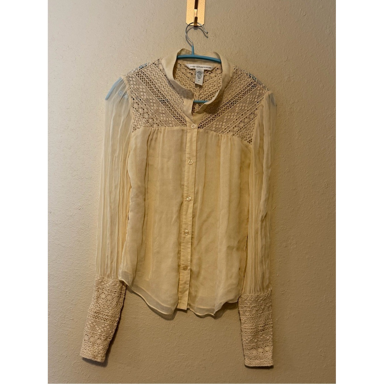Diane Von Furstenburg Eyelet Silk button down Shirt top long sleeves size 6
