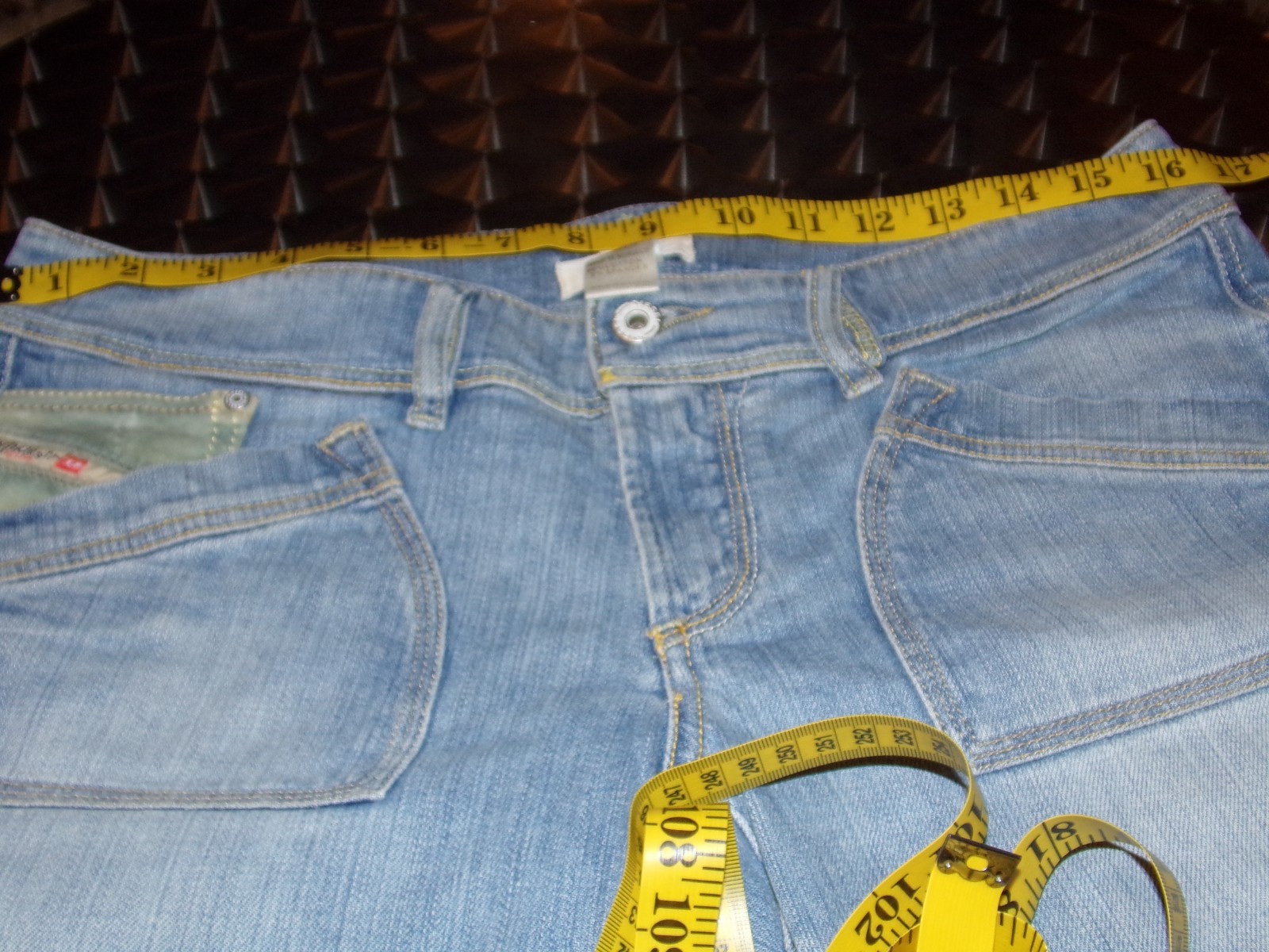 diesel 31 Capri Jeans Light Wash Zipper Pockets and fly 18″ inseam