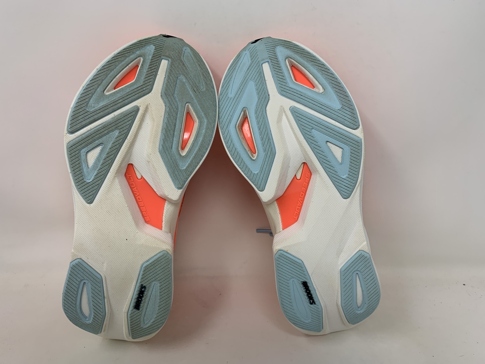 Women’s Brooks Hyperion Max 3, Coconut/Fiery Coral/Atomizer, 7.5 B Medium US