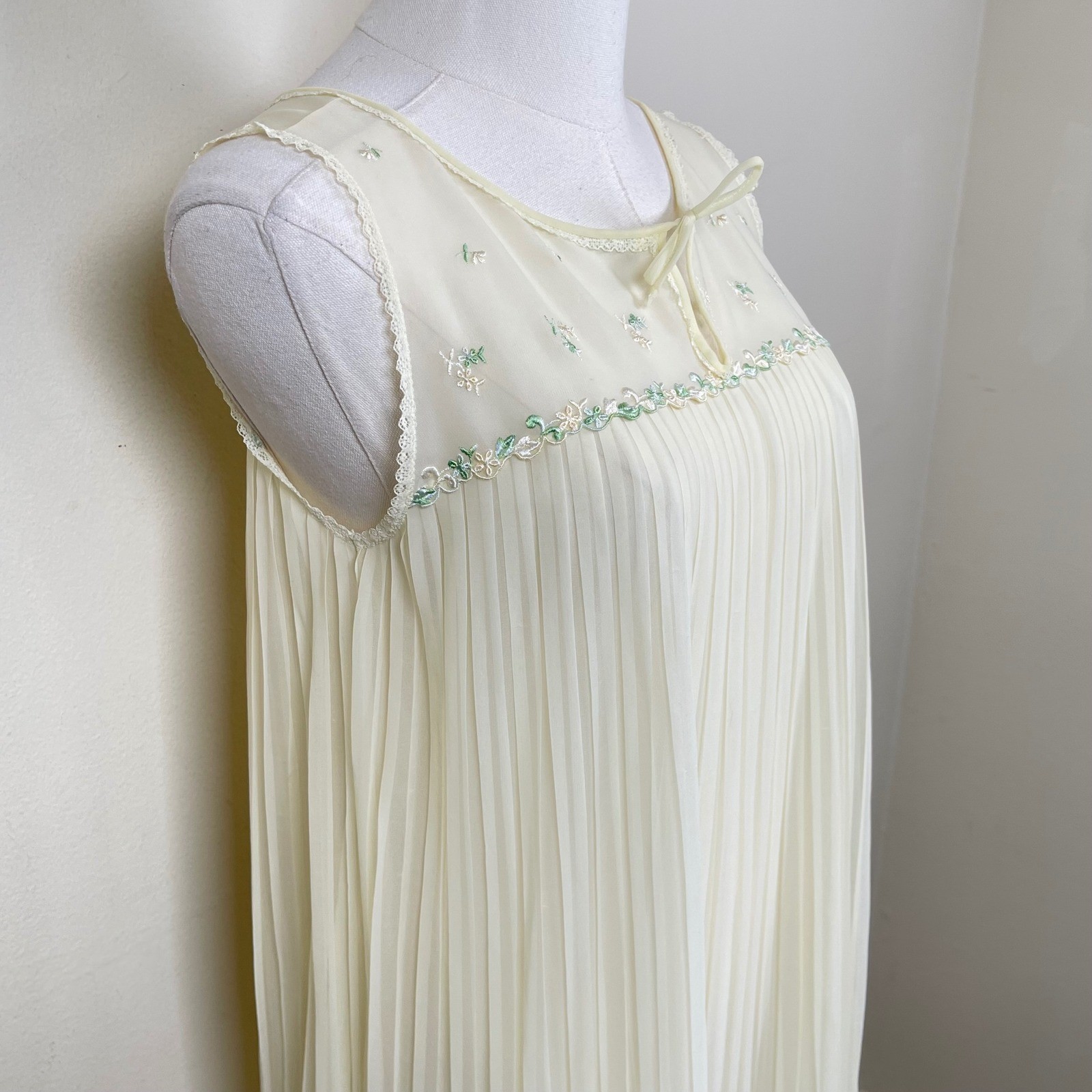 Vintage Kaiser Nightgown Women M Yellow Pleated Embroidered Chiffon Babydoll 70s