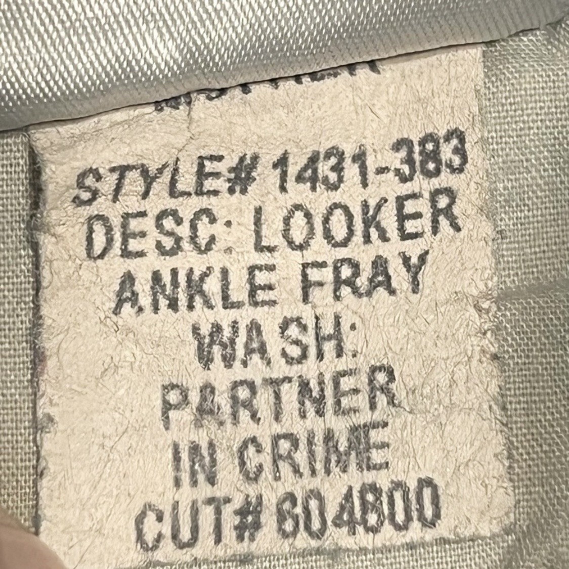 MOTHER Jeans Looker Ankle Fray Partner In Crime 25 (26” Inseam) Distress Stretch