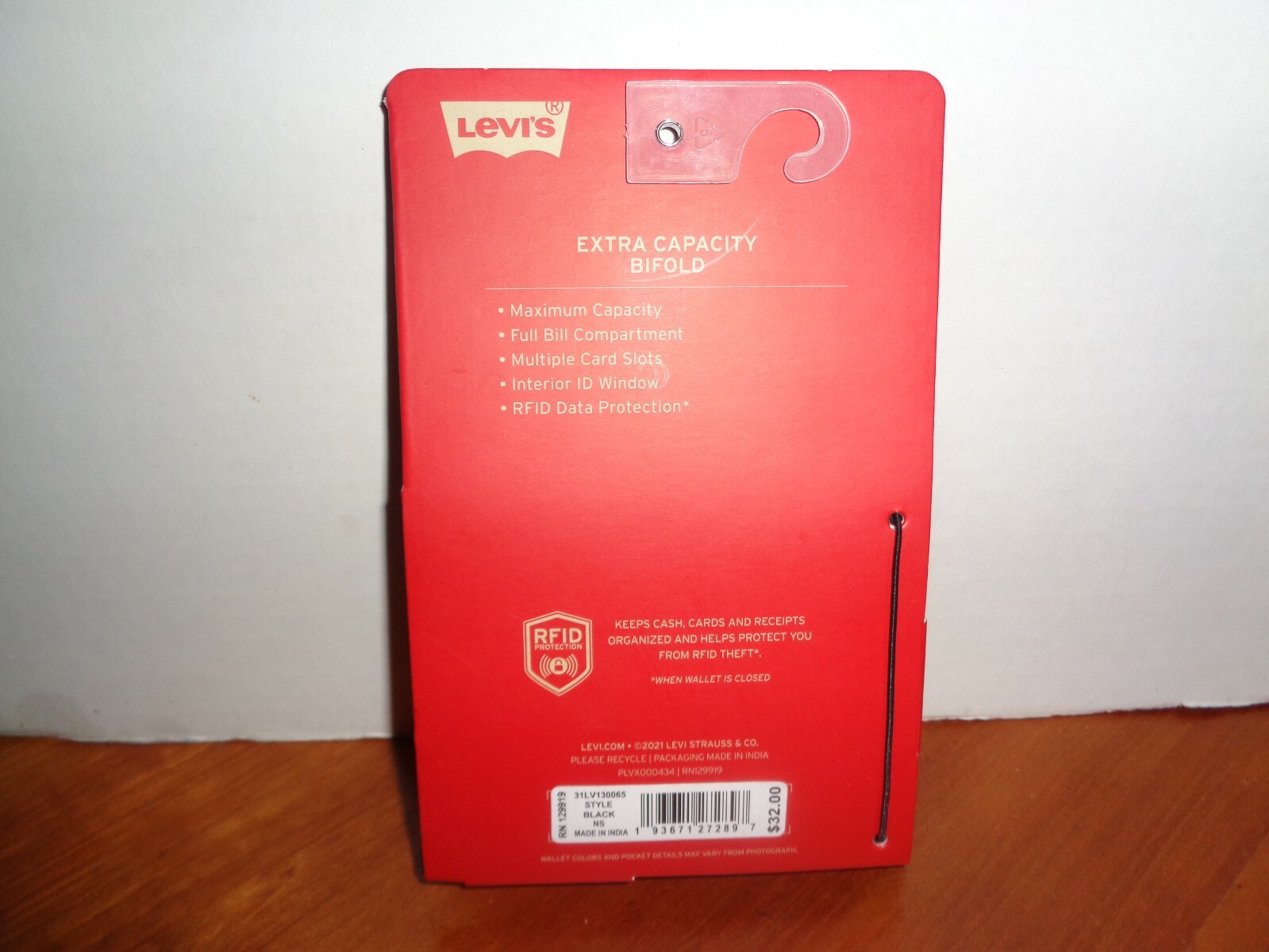 Levi’s Mens Genuine Leather Bifold Extra Capacity Wallet 9 Slots ID Window Black