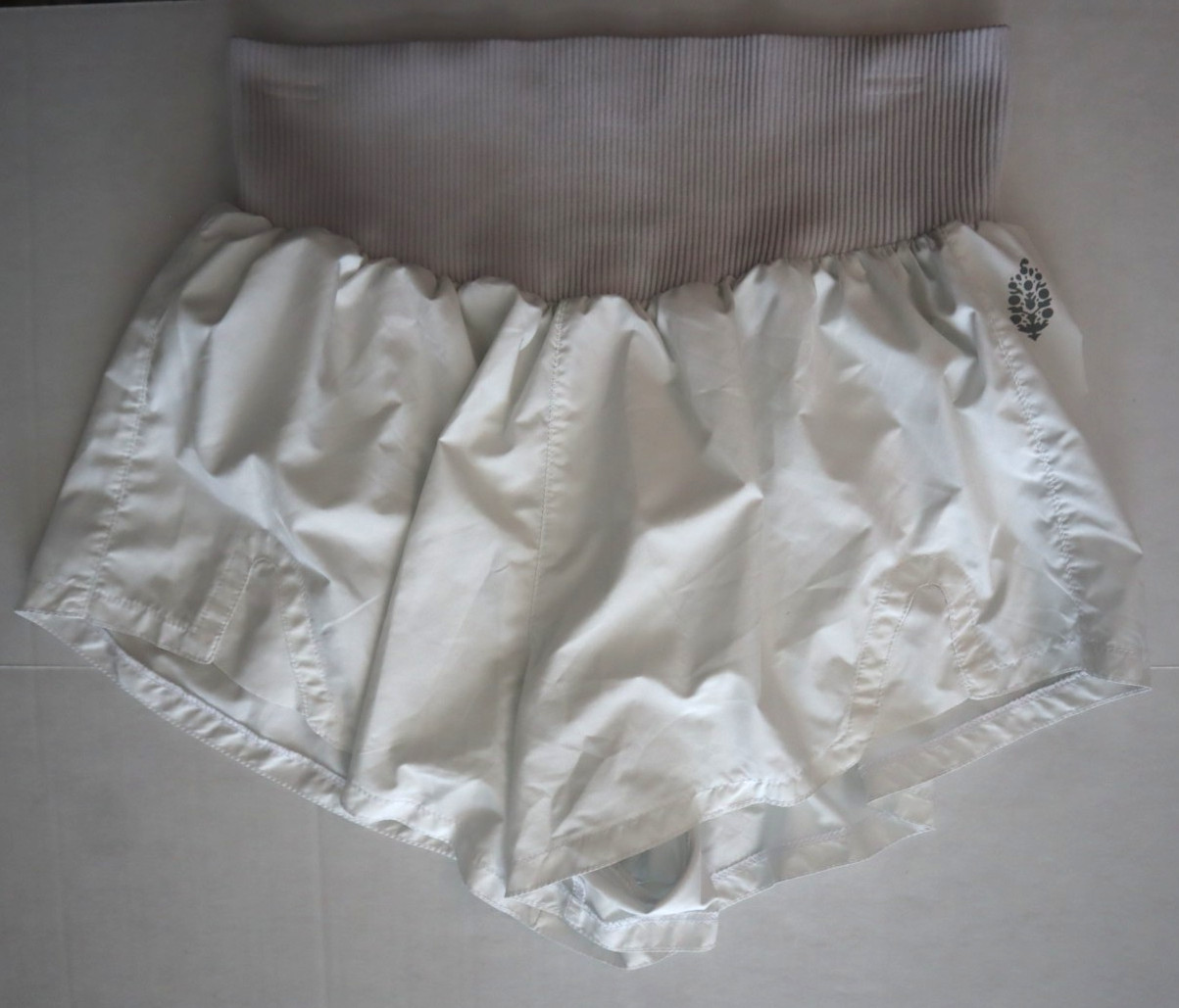 Free People Movement OB1850917 Women’s Sz Medium White Carpe Diem Logo Shorts