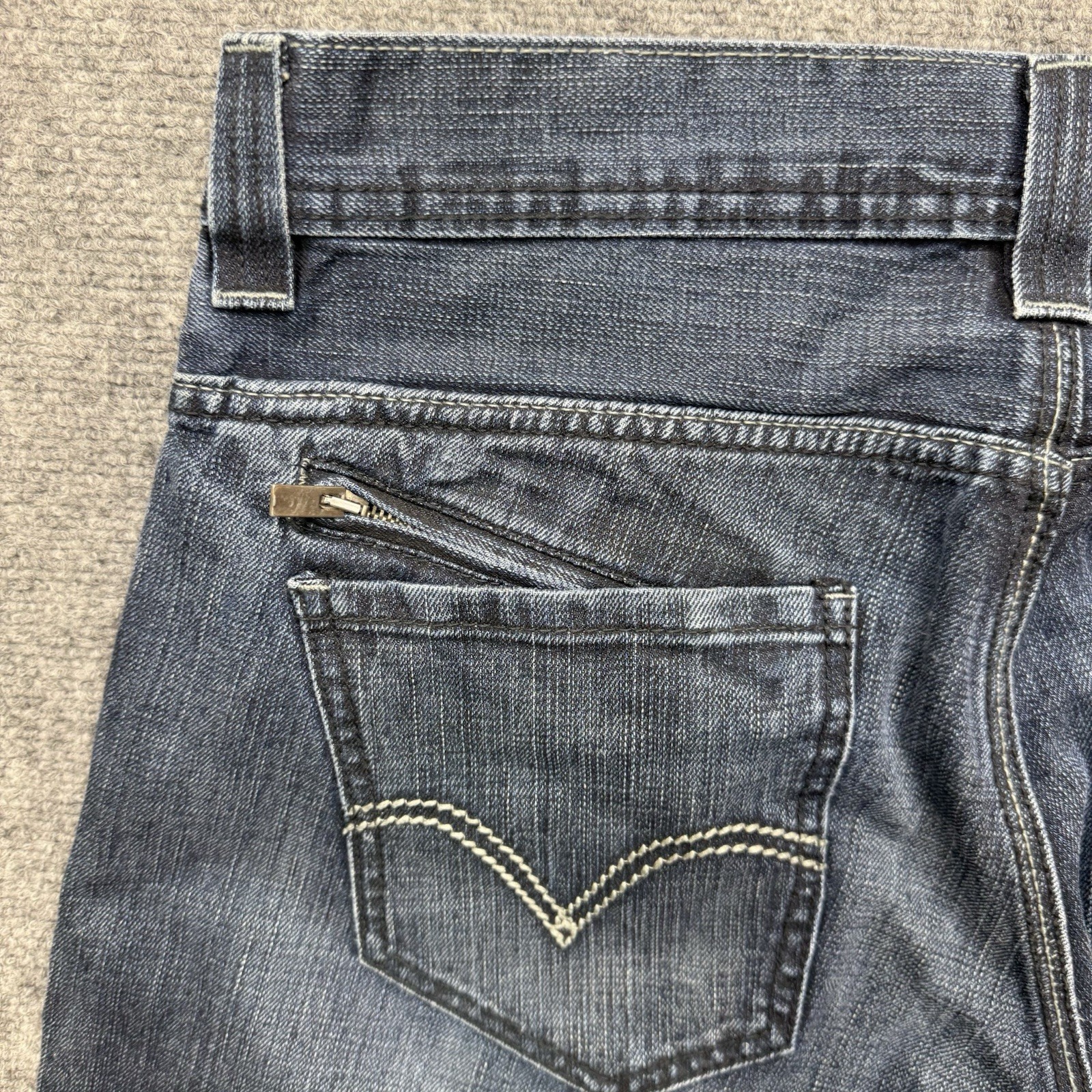 Levis 514 slim straight jeans zipper back pockets men’s size 34 34×34