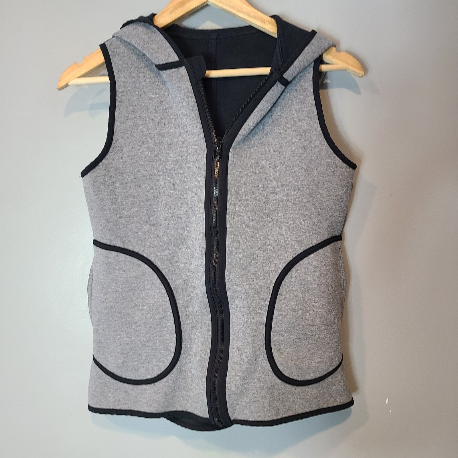 Lululemon Spacer Insculpt Reversible Vest Women 6 Gray Hooded Active Full Zip