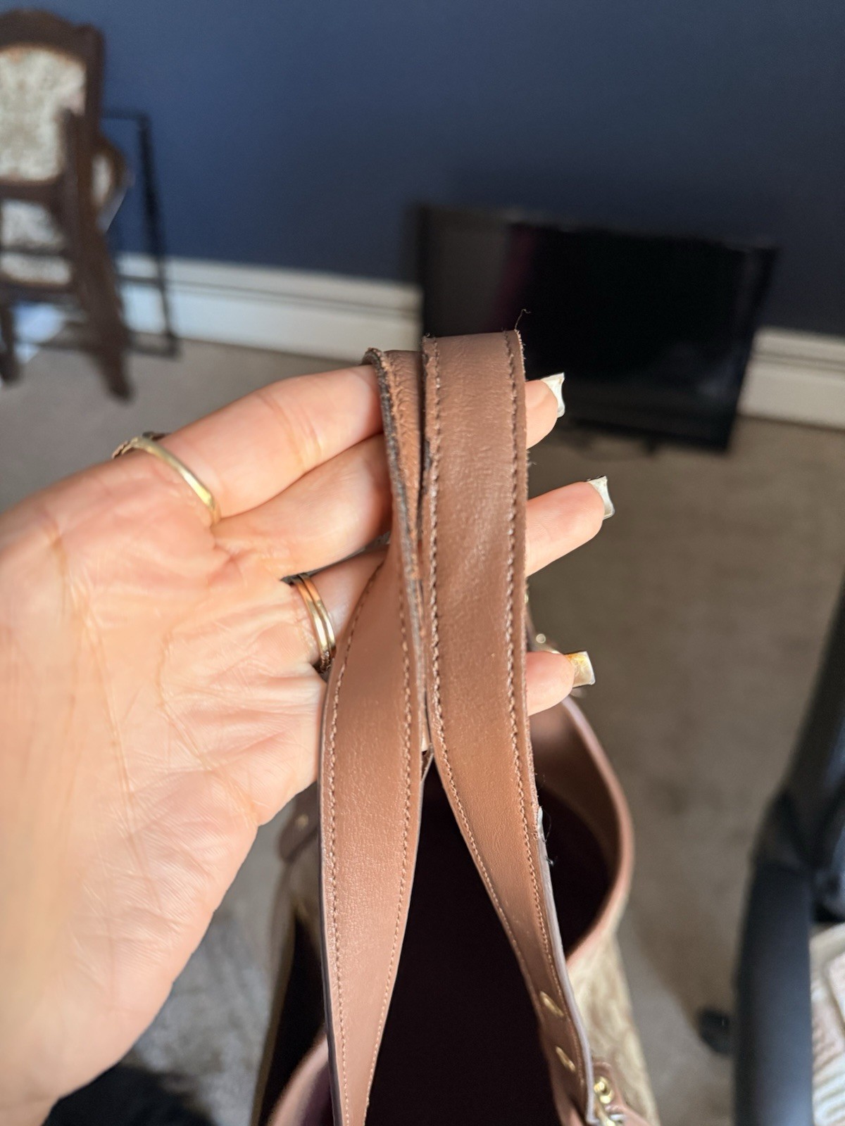 Coach Signature Logo Brown/Tan Shoulder Bag Zip Closure w/ Pouch, Gold HW