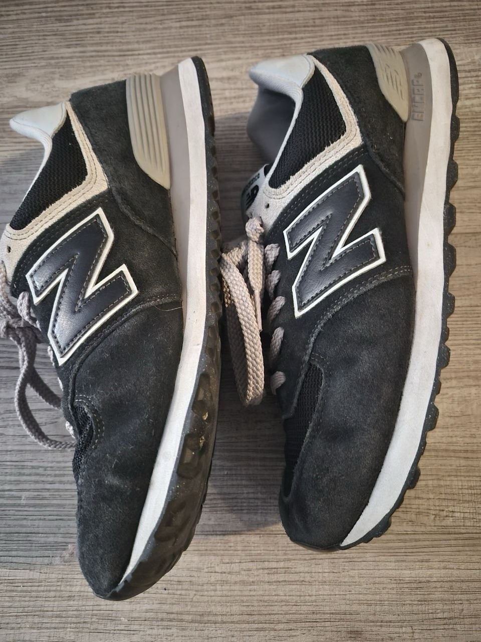 New Balance 574 Core Pack Black/White Men’s Low Top Lace-Up Sneakers ML574EVB