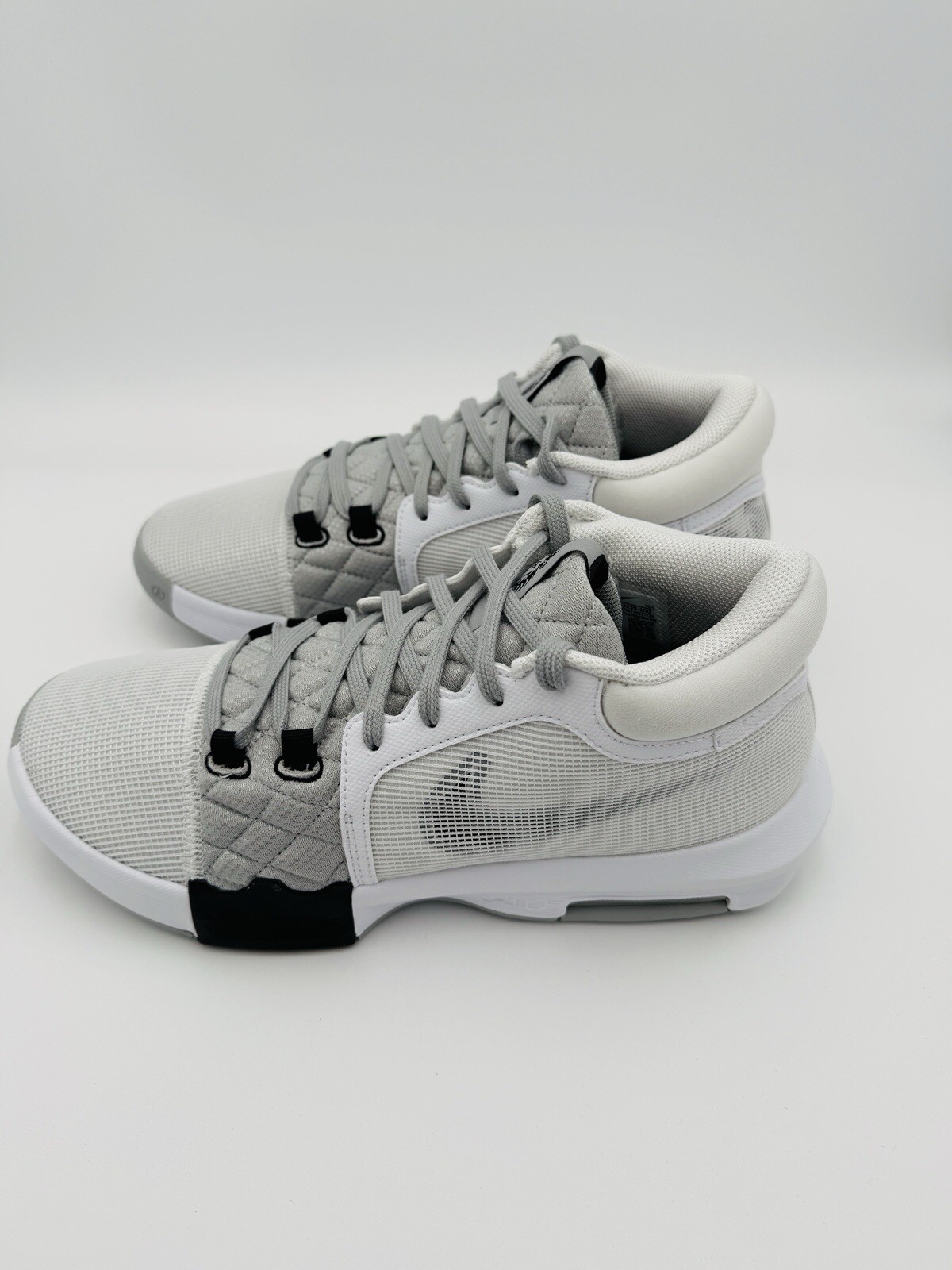 Nike LeBron James Witness VIII 8 White Light Smoke Grey Black FB2239-100 Mens