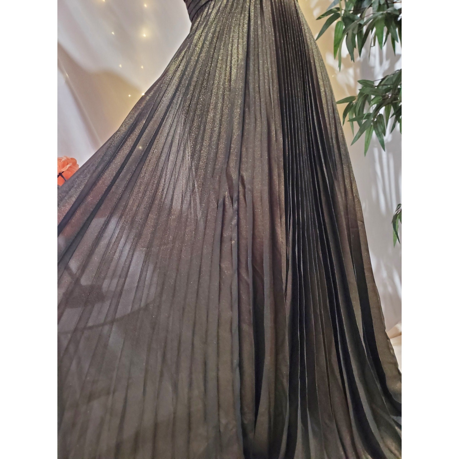 Aidan Mattox Foiled Chiffon Metallic Pleated Formal Gown Size 2 Wedding Event