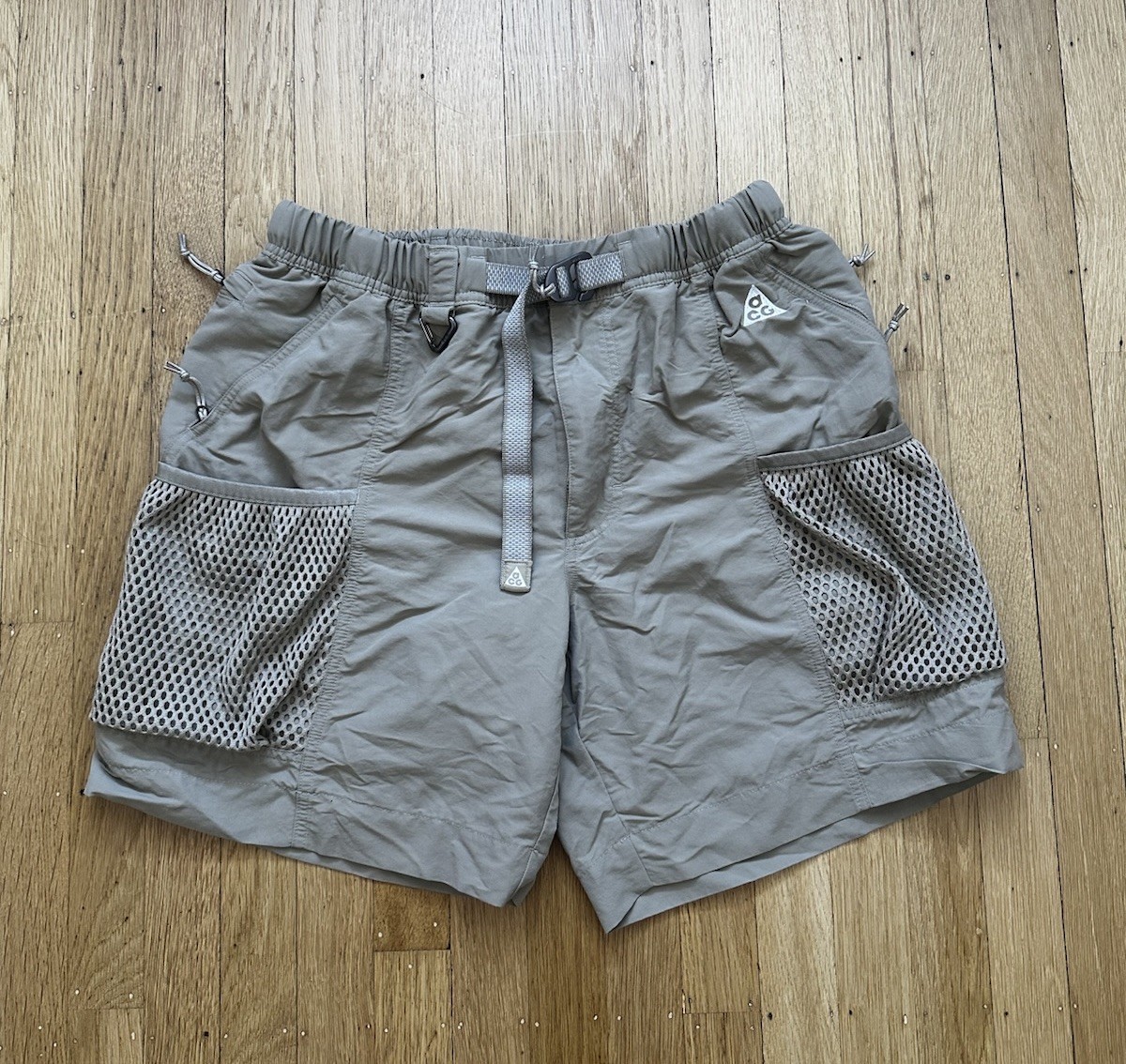 Nike ACG Snowgrass Men’s Cargo Shorts Size S Khaki Tan Gorpcore DV9405-247