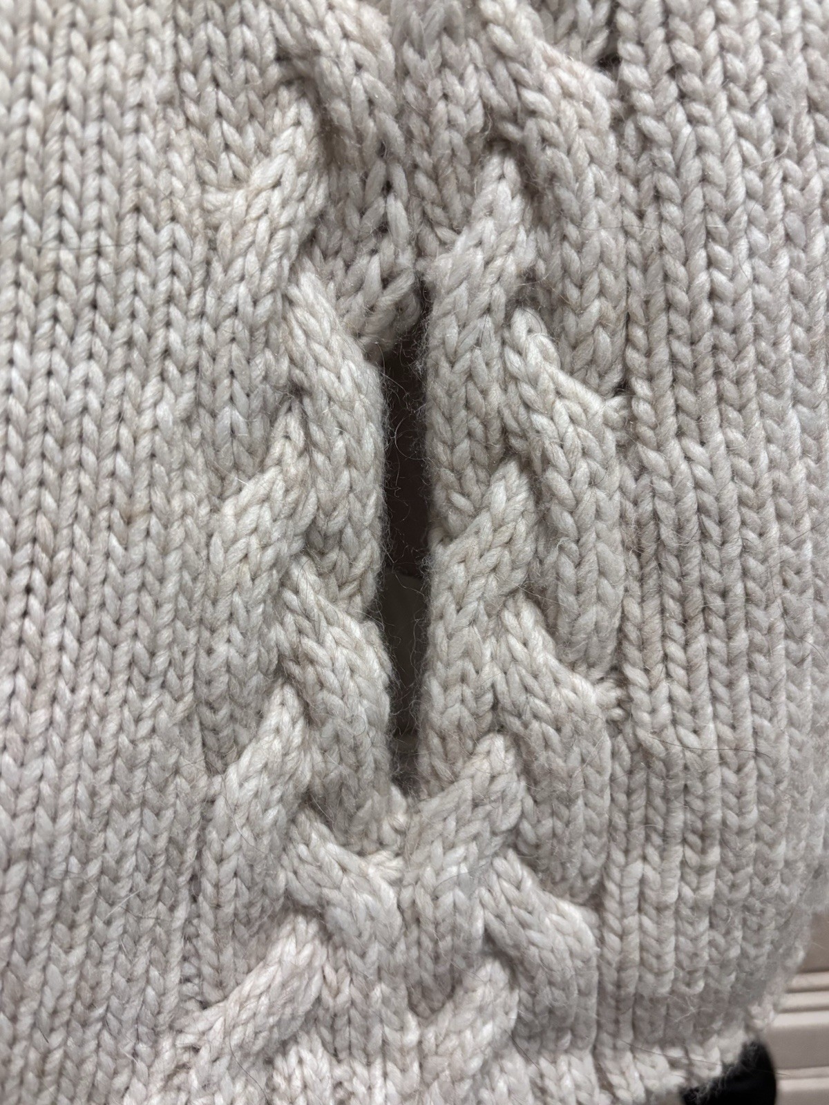 GELSO BIANCO ITALIAN CHUNKY CABLE KNIT ALPACA BLEND PONCHO OATMEAL COLOR . NEW .