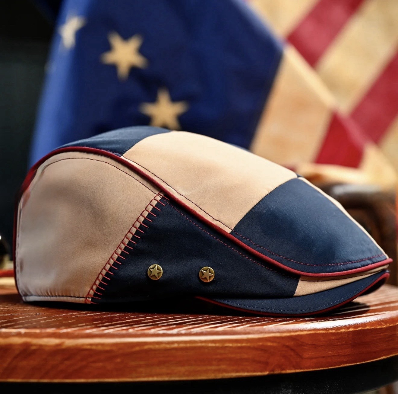 Boston Men’s Patriotic Flag Flat Cap Hat Blue White Red Size M New w/ Tags
