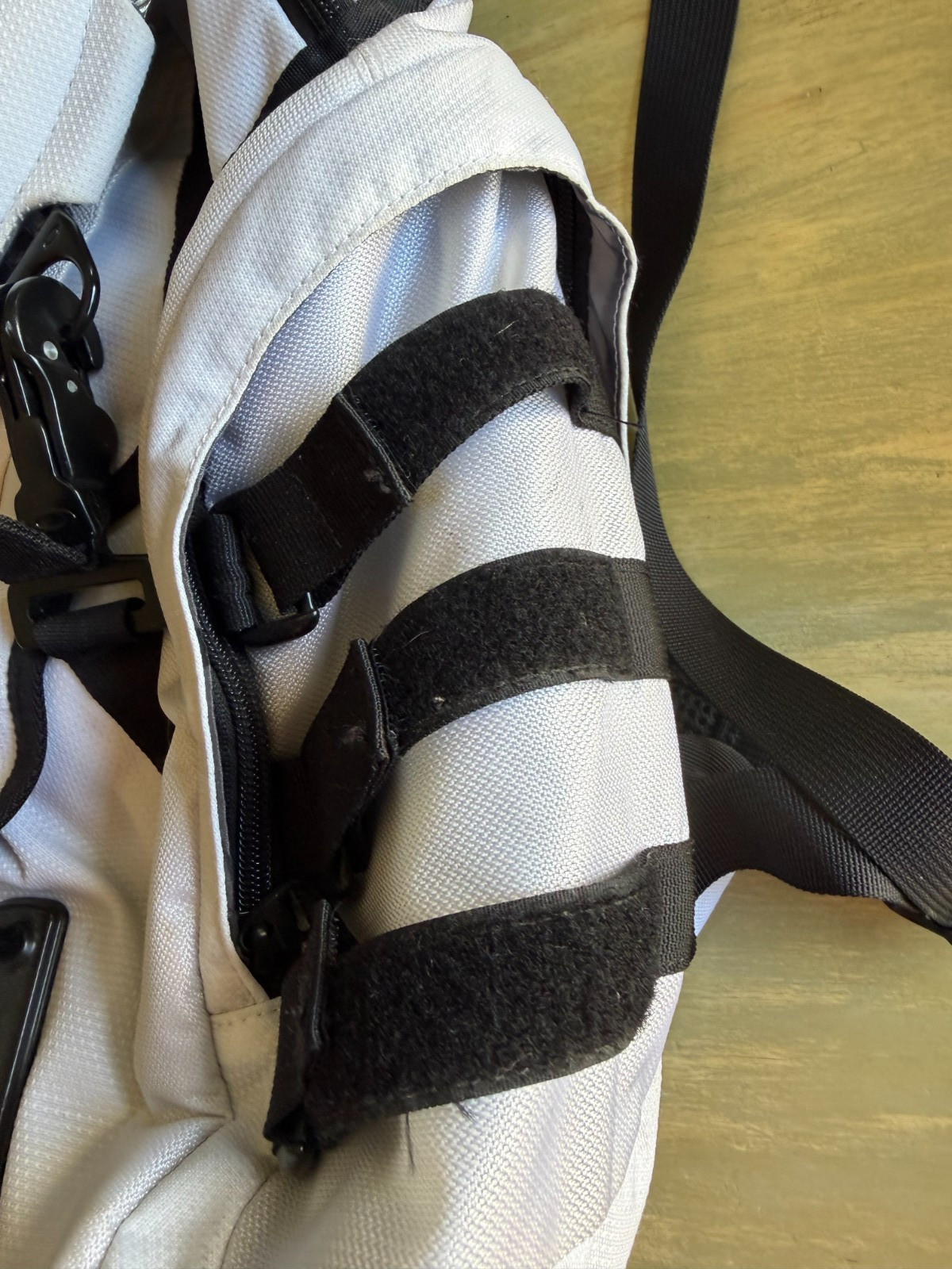 OG **RARE** Oakley Sunglasses White Kitchen Sink Backpack Excellent Condition