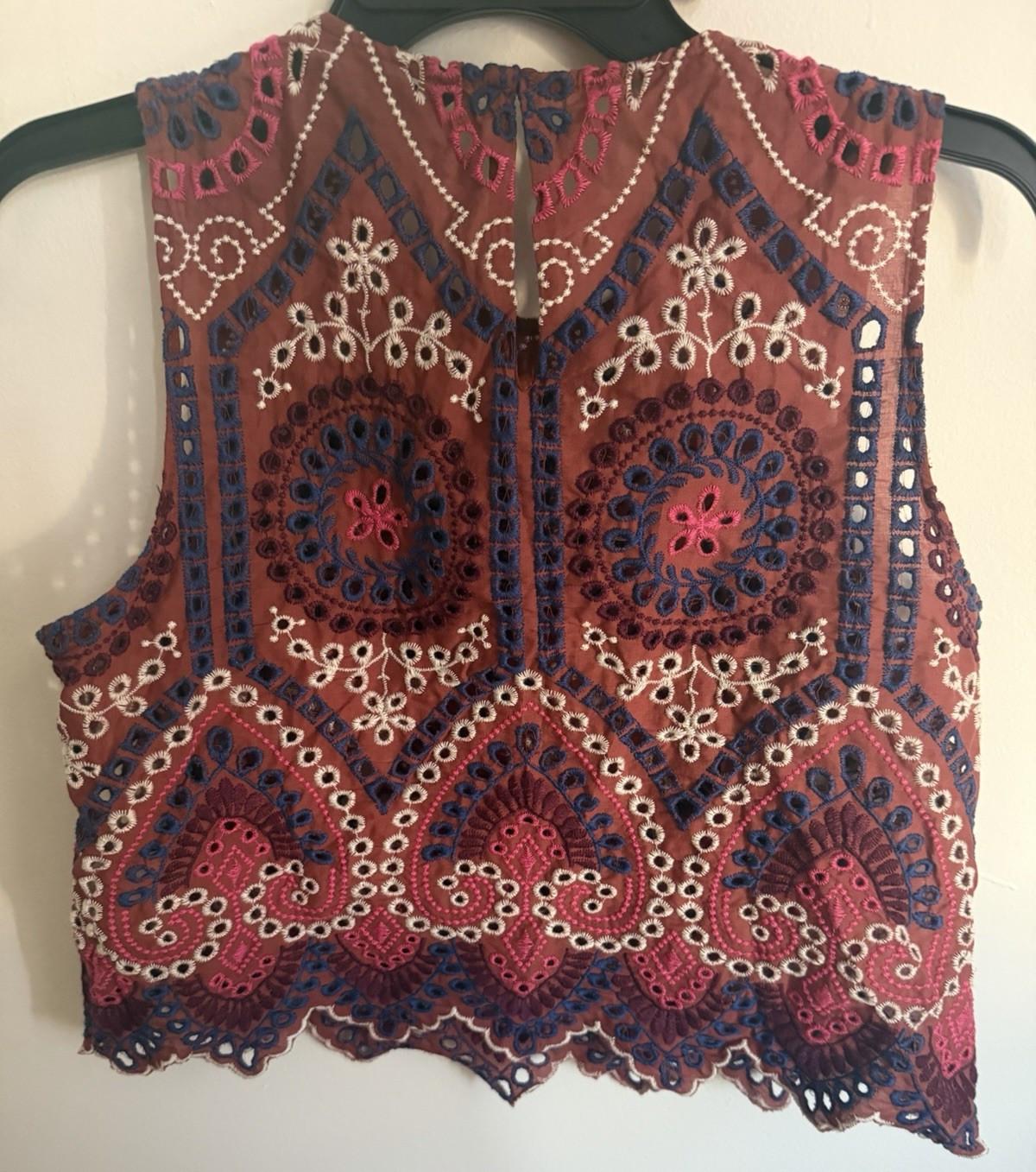 Sky Cropped Sleeveless Lace Blouse Embroidered Geometric Brown/Pink Round Neck L