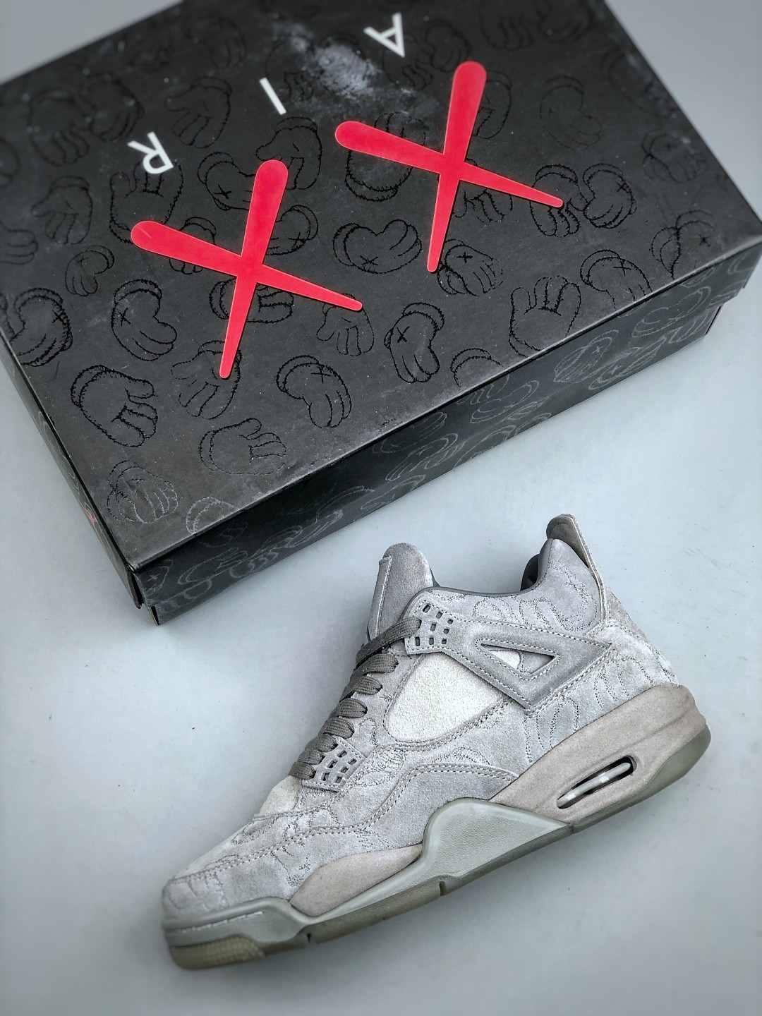 930155-003 New KAWS AJ4 Retro Cool Grey 2017 Men’s Size 4-13