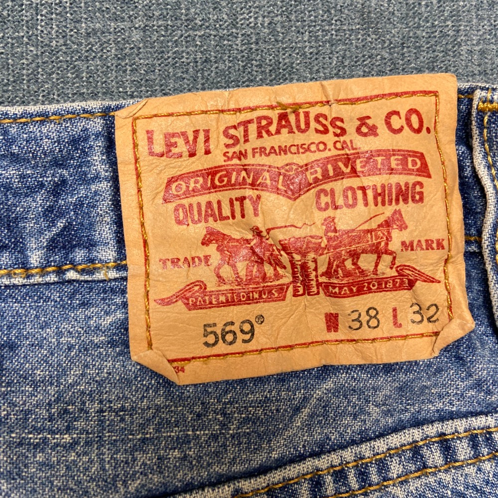 Levi’s 569 Straight Jeans Mens 38×32 Blue Denim Cotton Frayed Hem Relaxed Fit