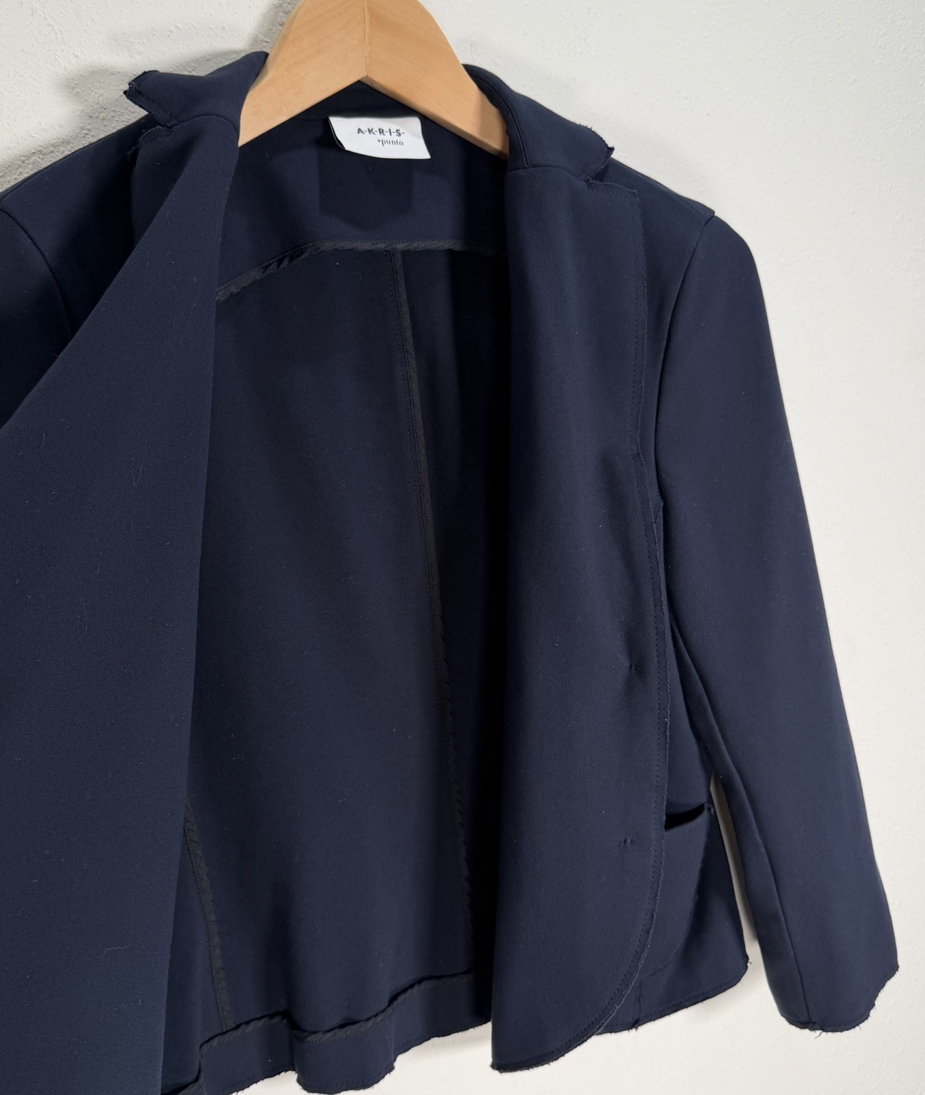 AKRIS Punto Blazer Womens Size 8 Navy Stretch Knit Jacket Raw Seams 3/4 Sleeve