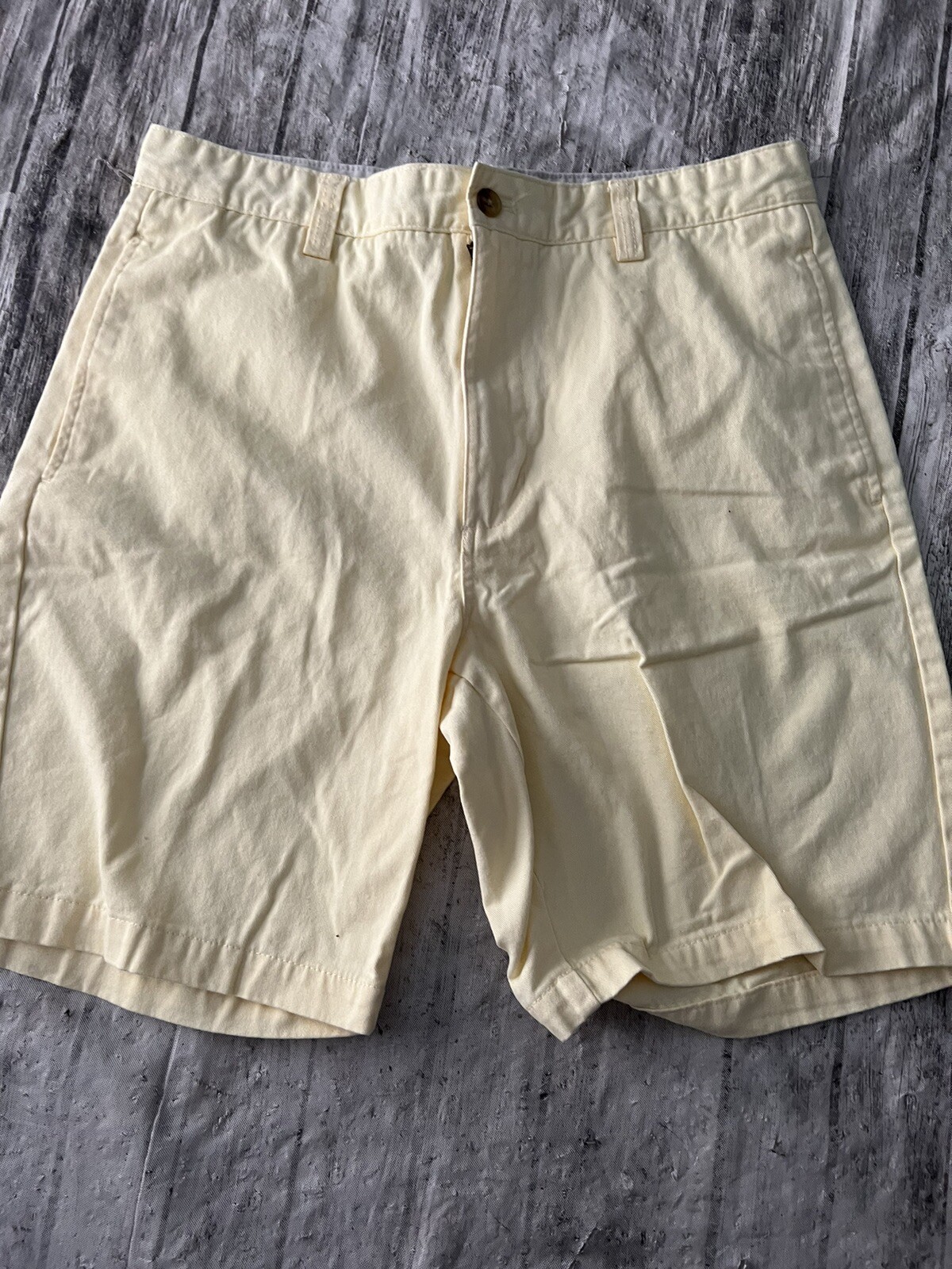 Chaps Men’s Size 33 Yellow Casual Cotton Shorts 8 Inches Inseam Length