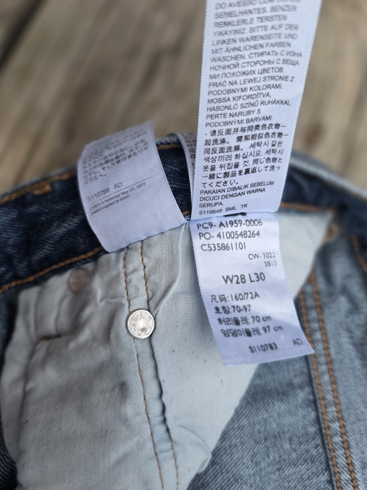 Levi’s 501 Premium Big E Reproduction Button Fly Men’s Jeans 28×30 With Tags