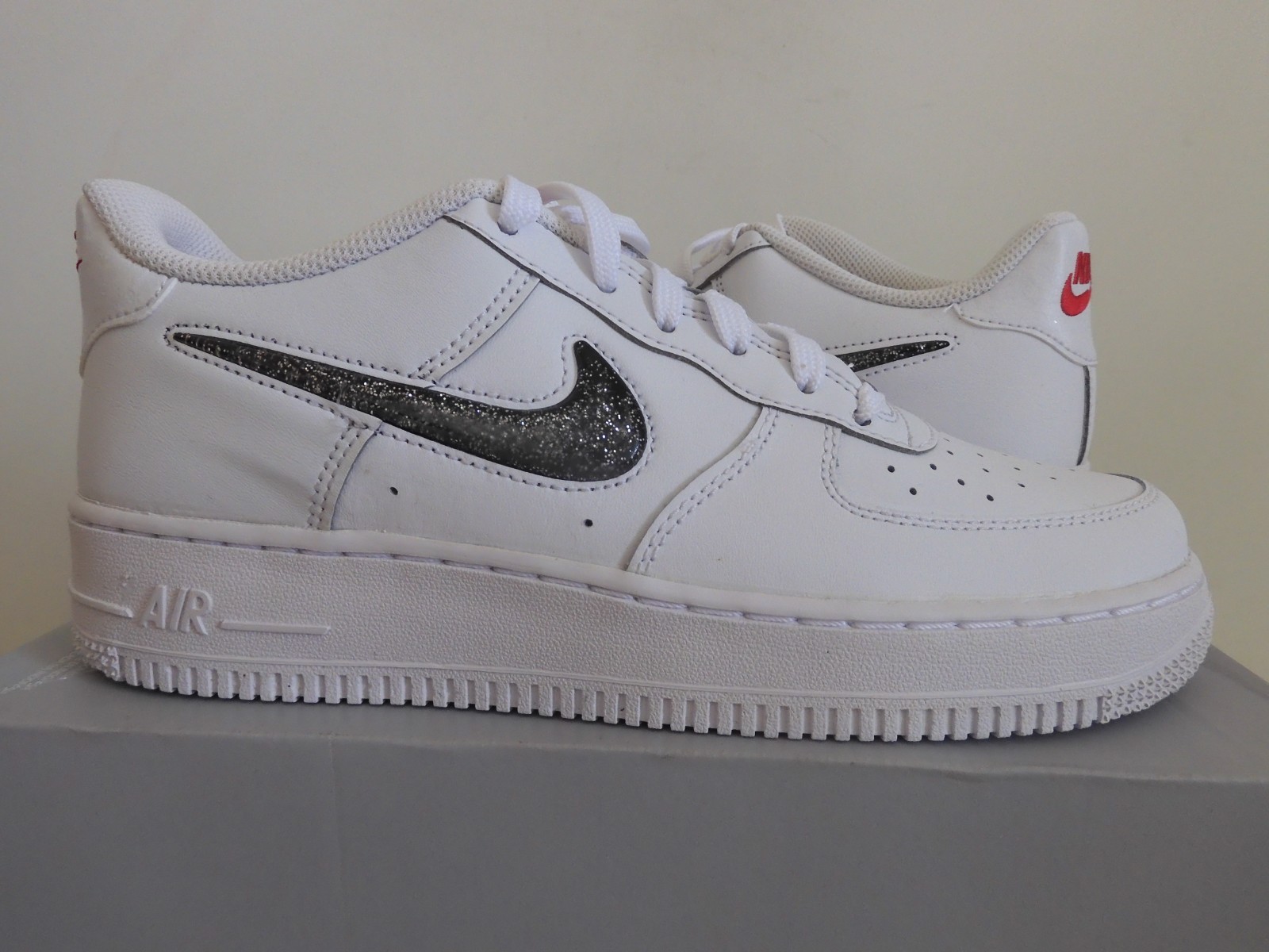 Nike Air Force 1 LV8 (GS) White-Black-Very Berry Sz 7Y [DC9651-100]
