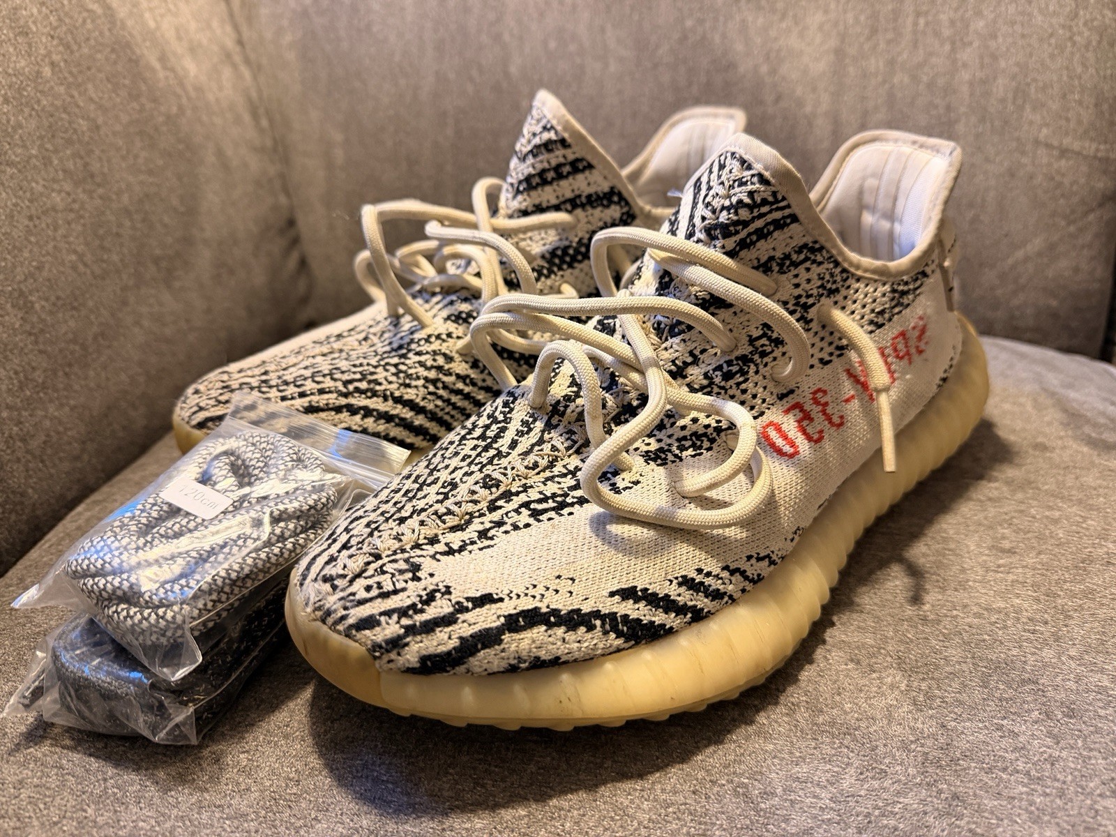 Size 9.5 – adidas Yeezy Boost 350 V2 Low Zebra