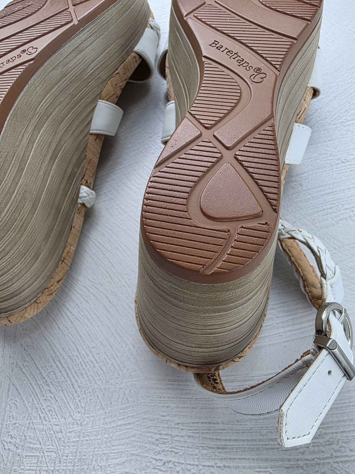 BareTraps White Mairi Wedge Sandals with Multi-Strap Size 9.5M Summer Boho