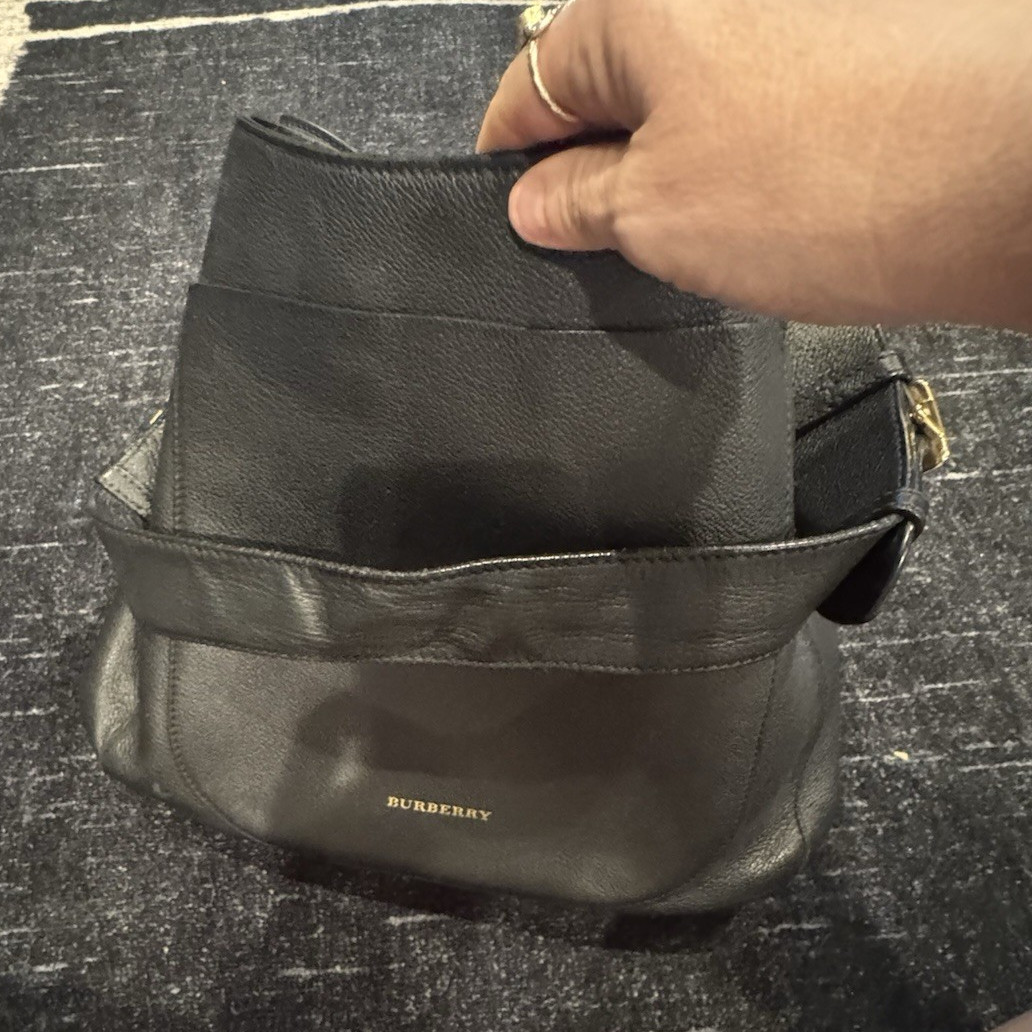 Burberry Black Shoulder Bag Check Lining Gold Hardware Magnetic Inner Pockets
