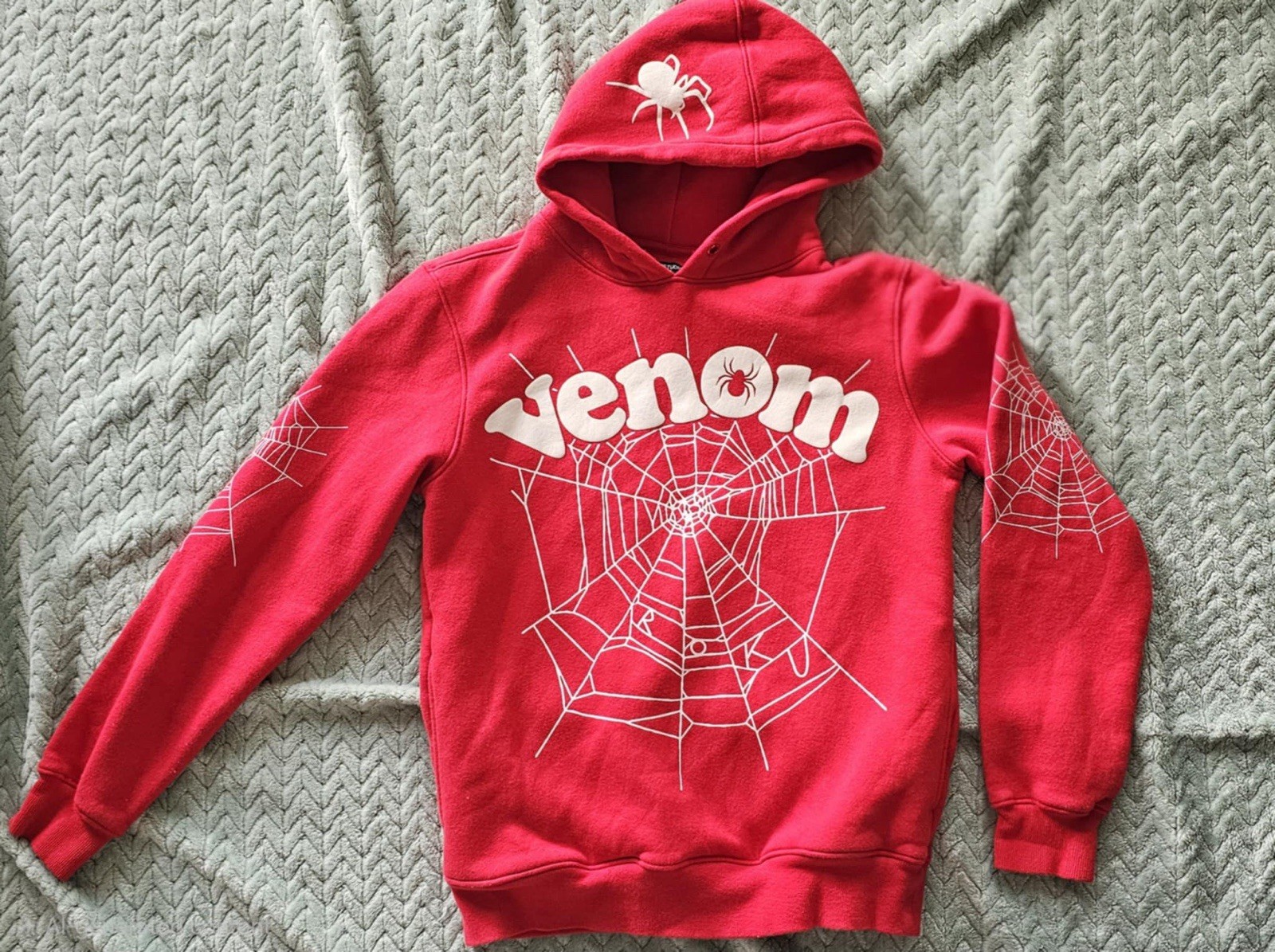 ROKUSTUDIO Red Venom Graphic Fleece Pullover Hoodie Unisex M Drawstring Pocket