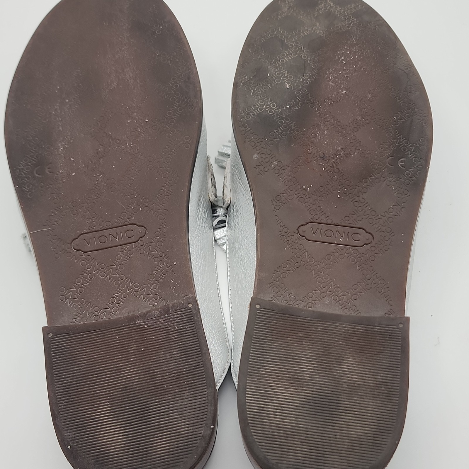VIONIC Silver Leather Tassel Slip-On Loafer Flat Round Toe Women’s US 9 EU 41